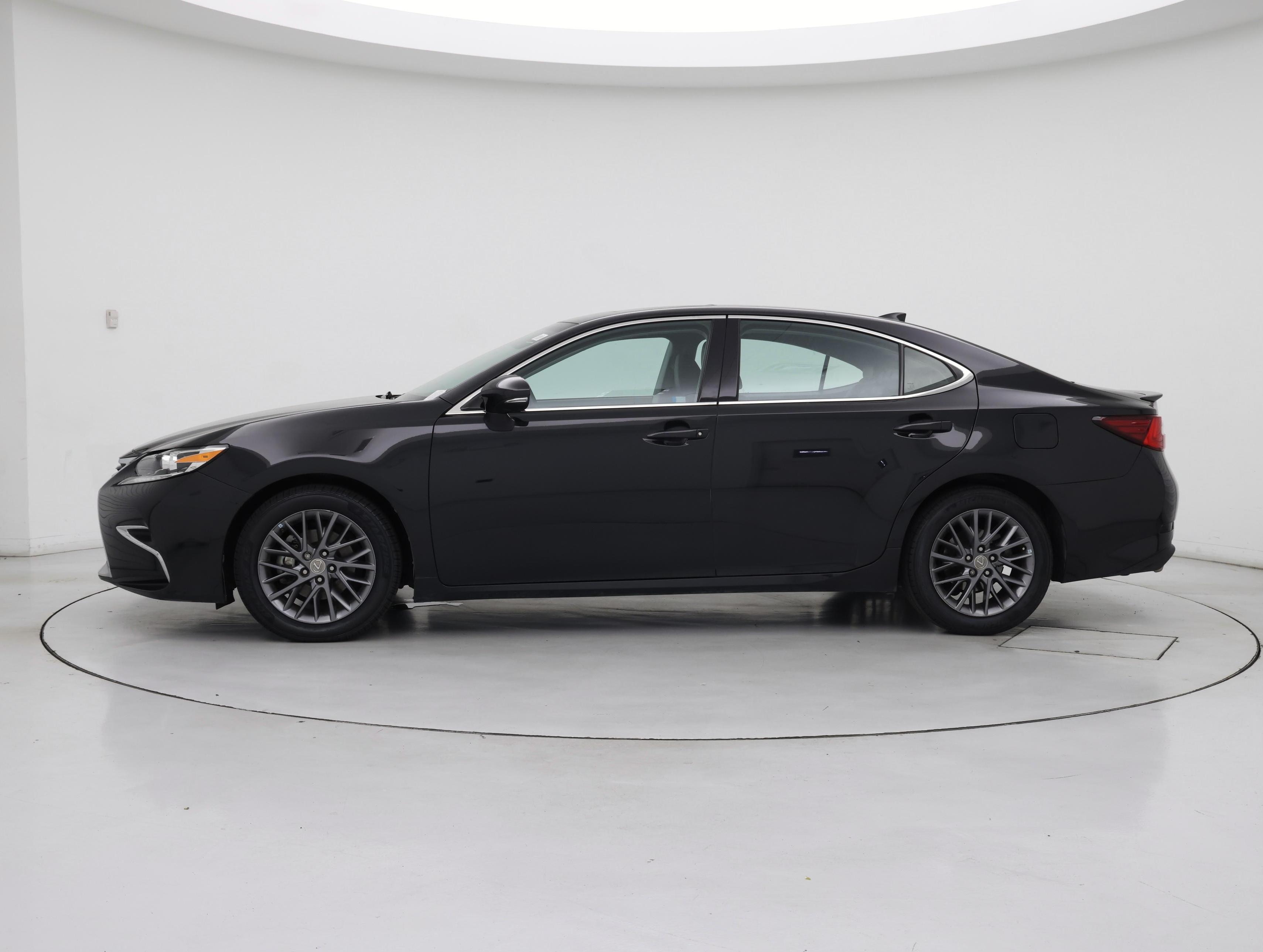 Thumbnail: 2018 Lexus ES - 3