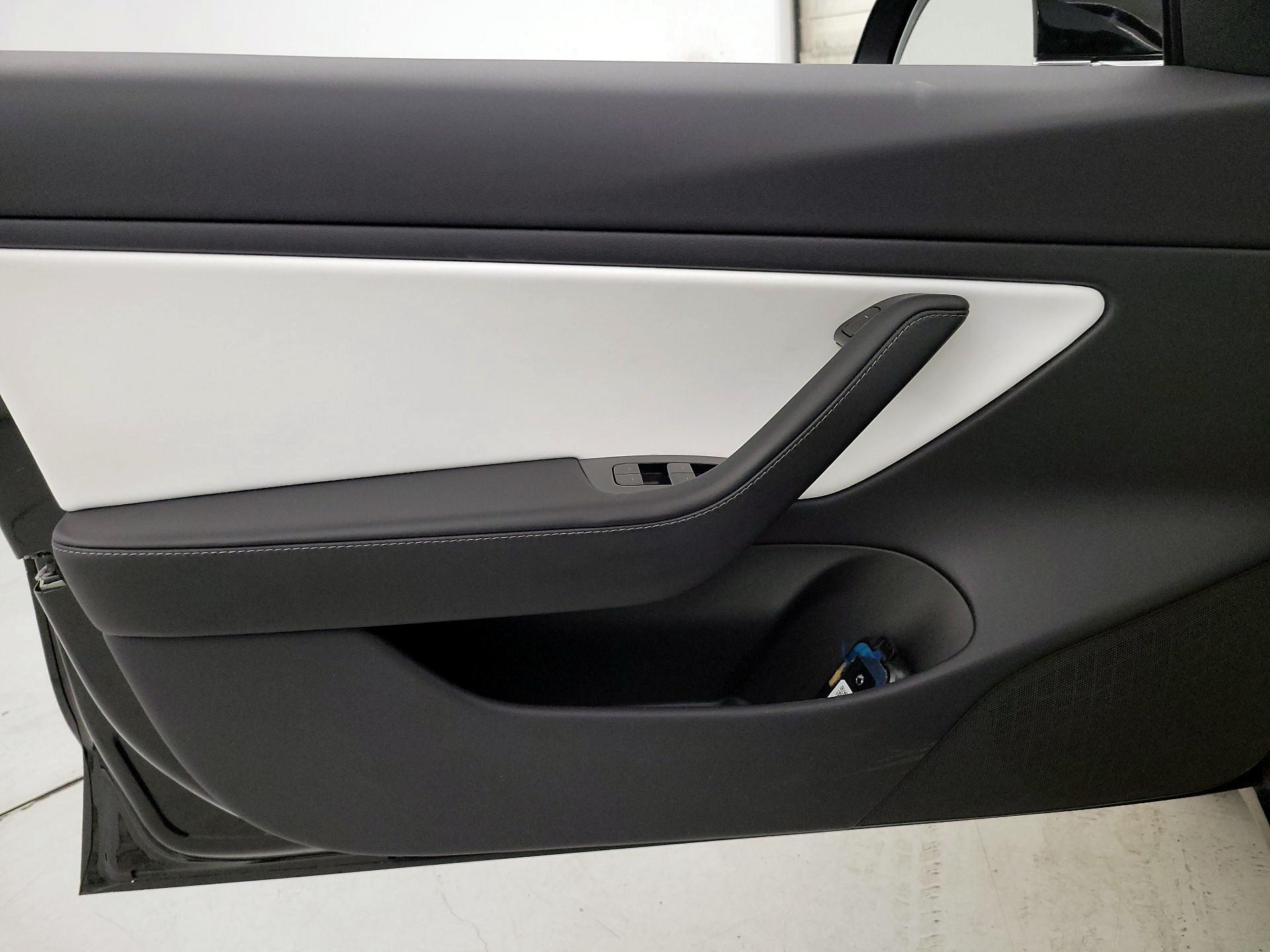 Thumbnail: 2019 Tesla Model 3 - 12
