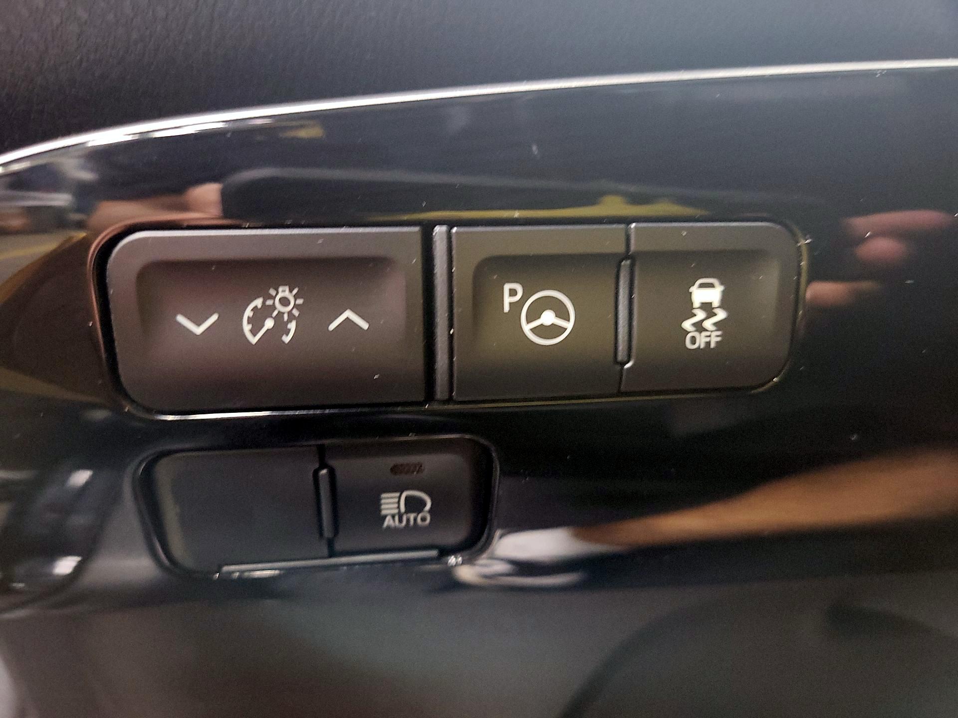 Thumbnail: 2019 Toyota Prius - 13