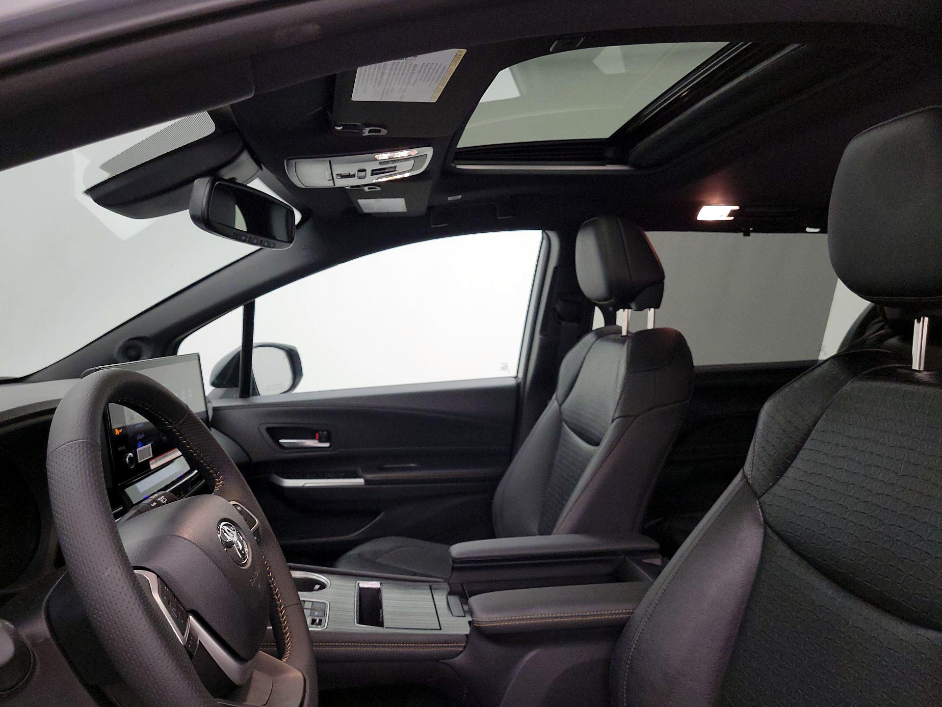Thumbnail: 2025 Toyota Sienna - 18