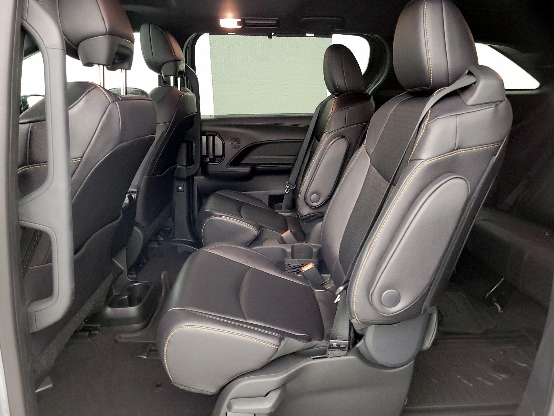 Thumbnail: 2025 Toyota Sienna - 19