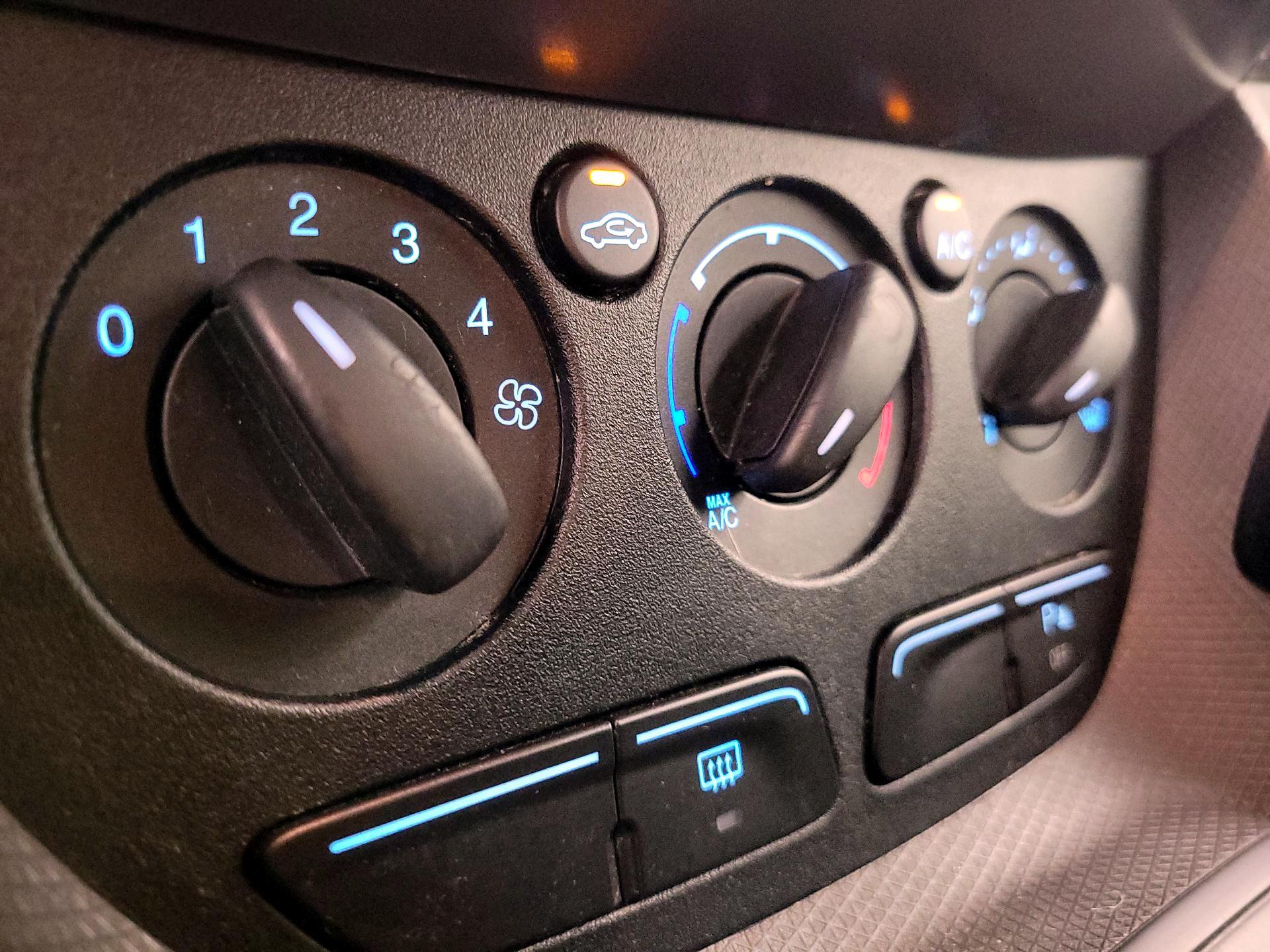 Thumbnail: 2016 Ford Transit Series - 16