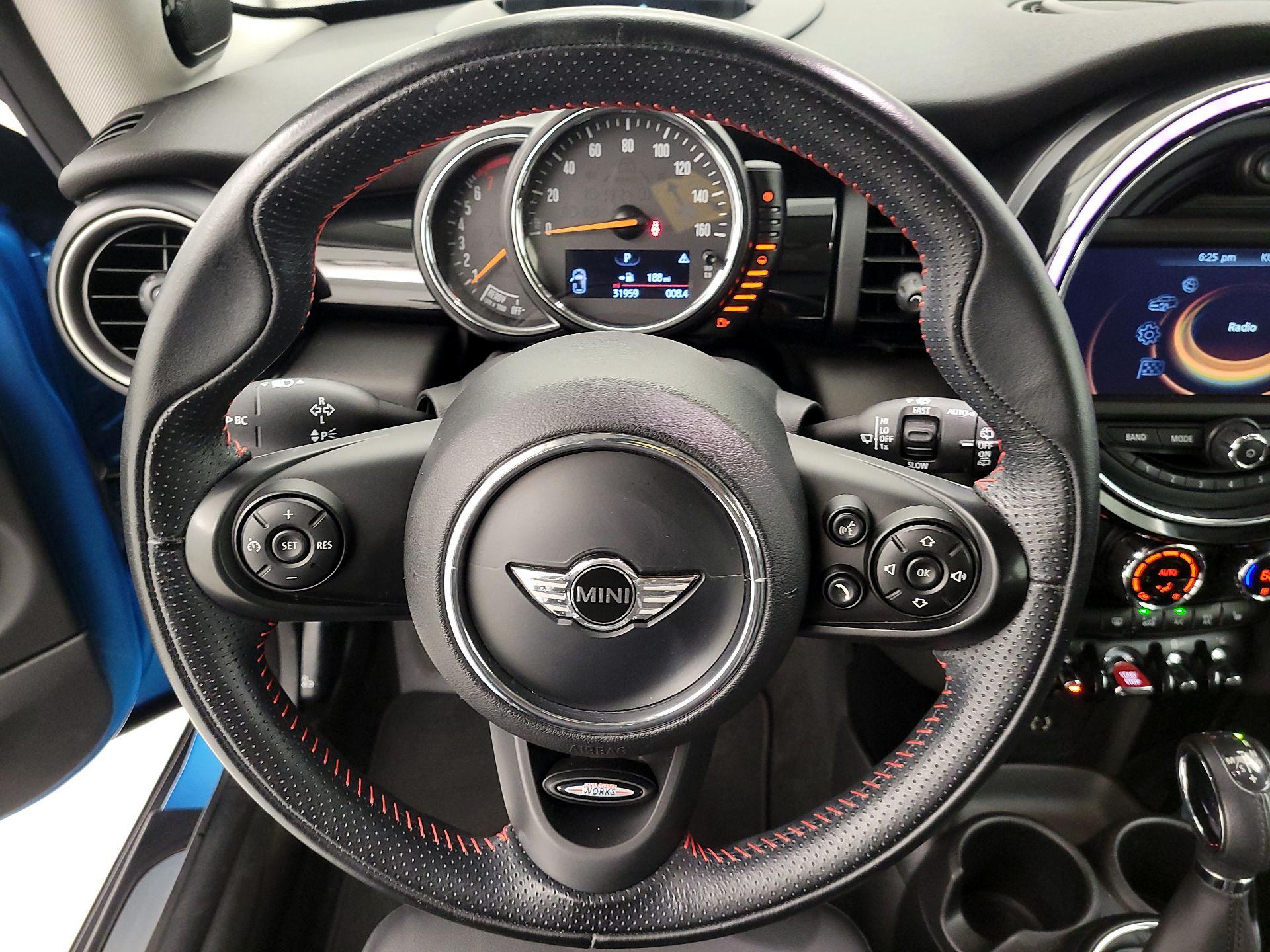 Thumbnail: 2015 MINI Cooper Hardtop - 10