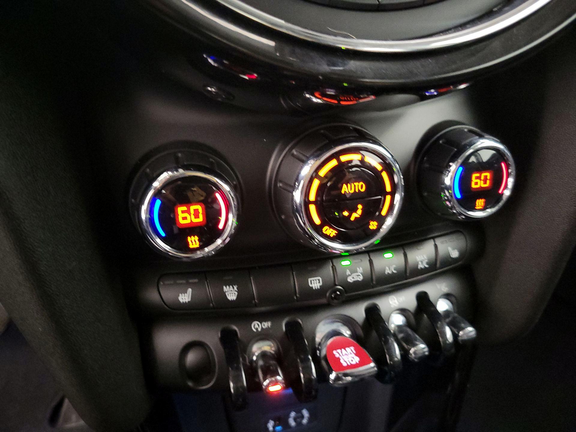 Thumbnail: 2015 MINI Cooper Hardtop - 16