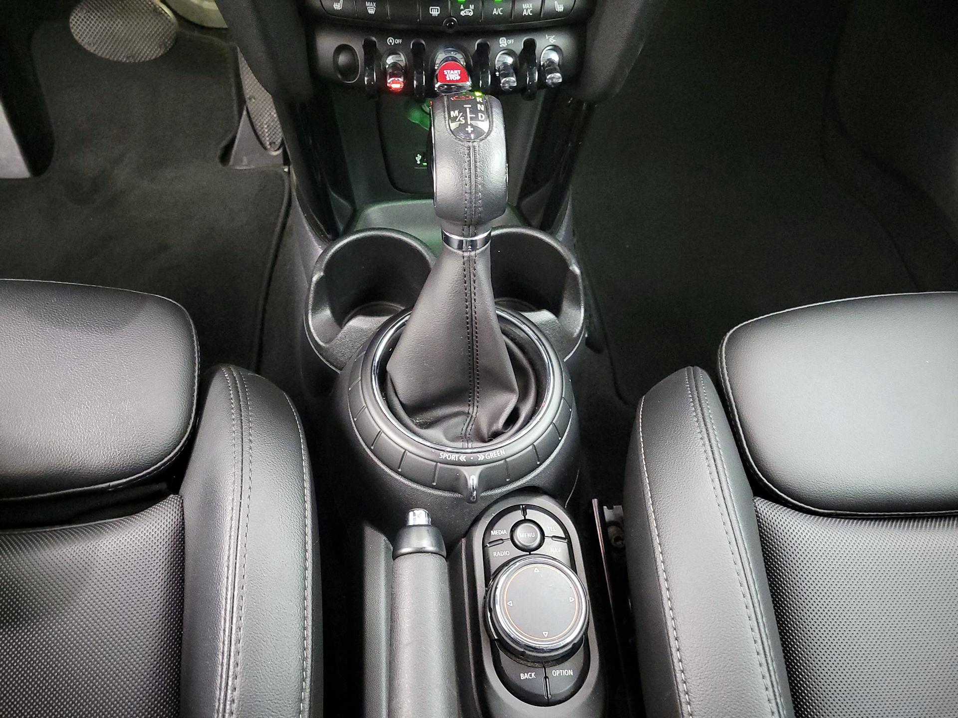 Thumbnail: 2015 MINI Cooper Hardtop - 17