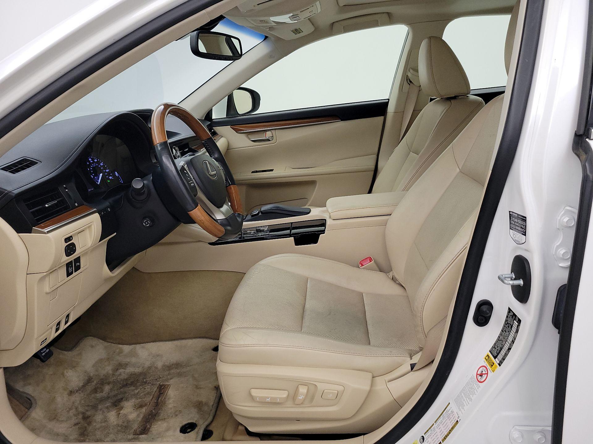 Thumbnail: 2014 Lexus ES - 11
