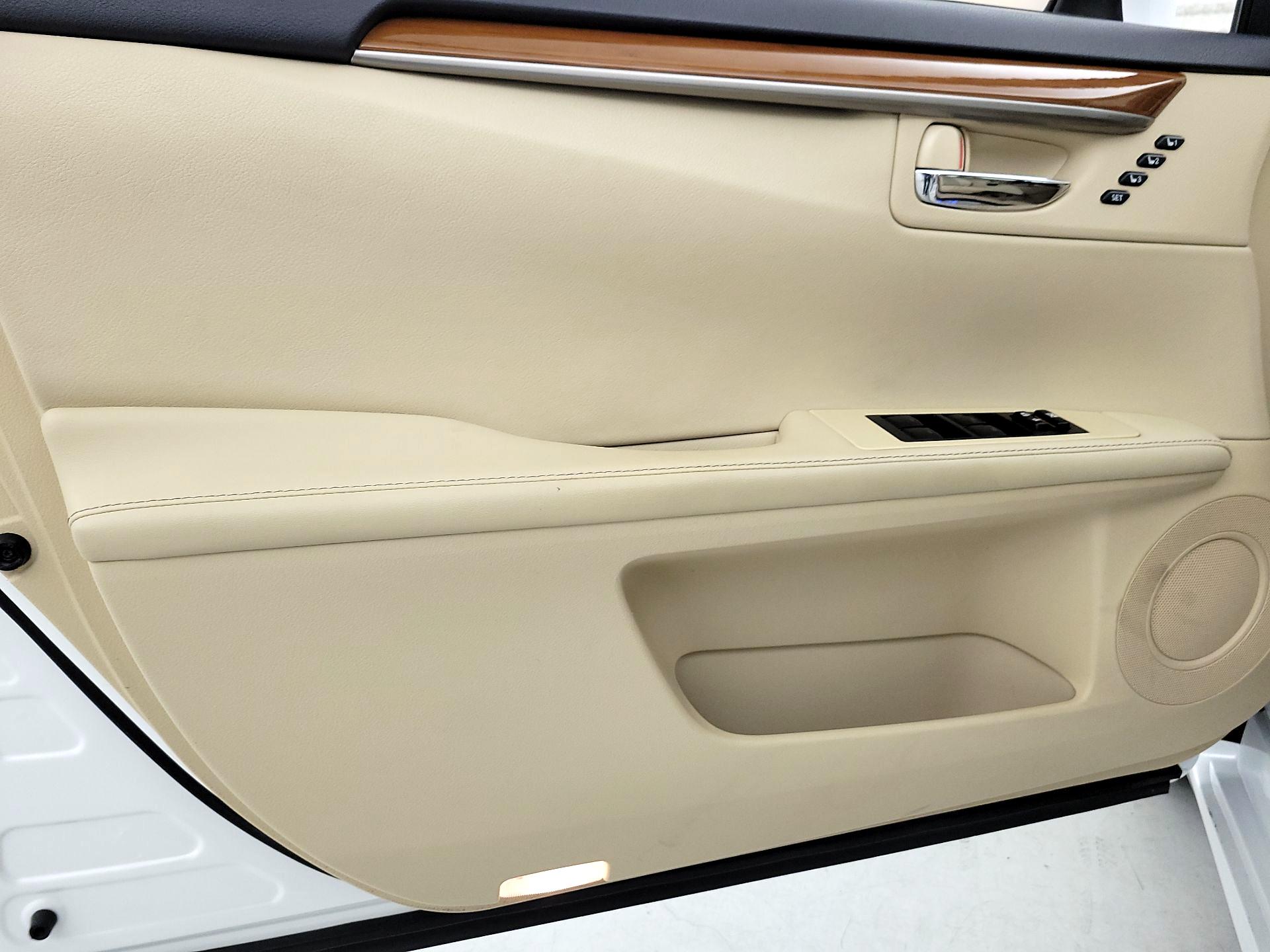 Thumbnail: 2014 Lexus ES - 12