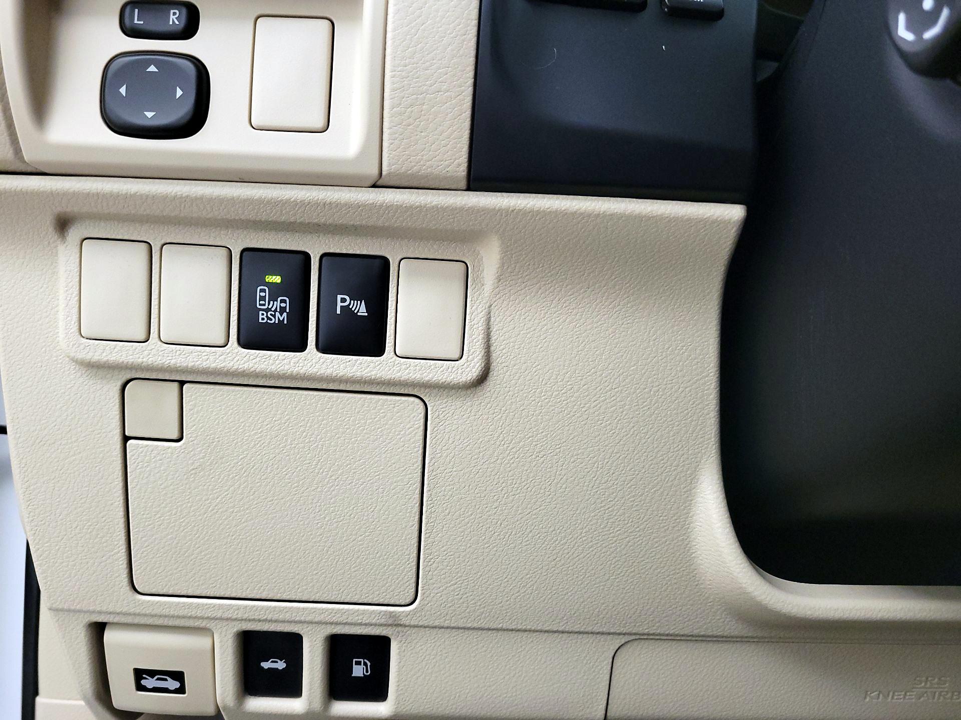 Thumbnail: 2014 Lexus ES - 13