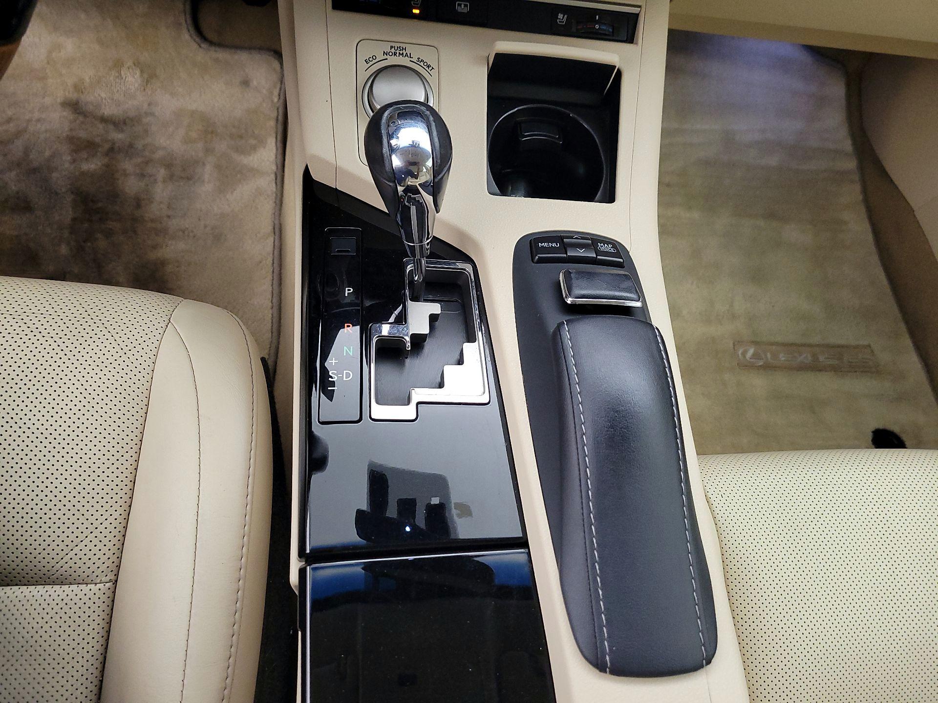 Thumbnail: 2014 Lexus ES - 18