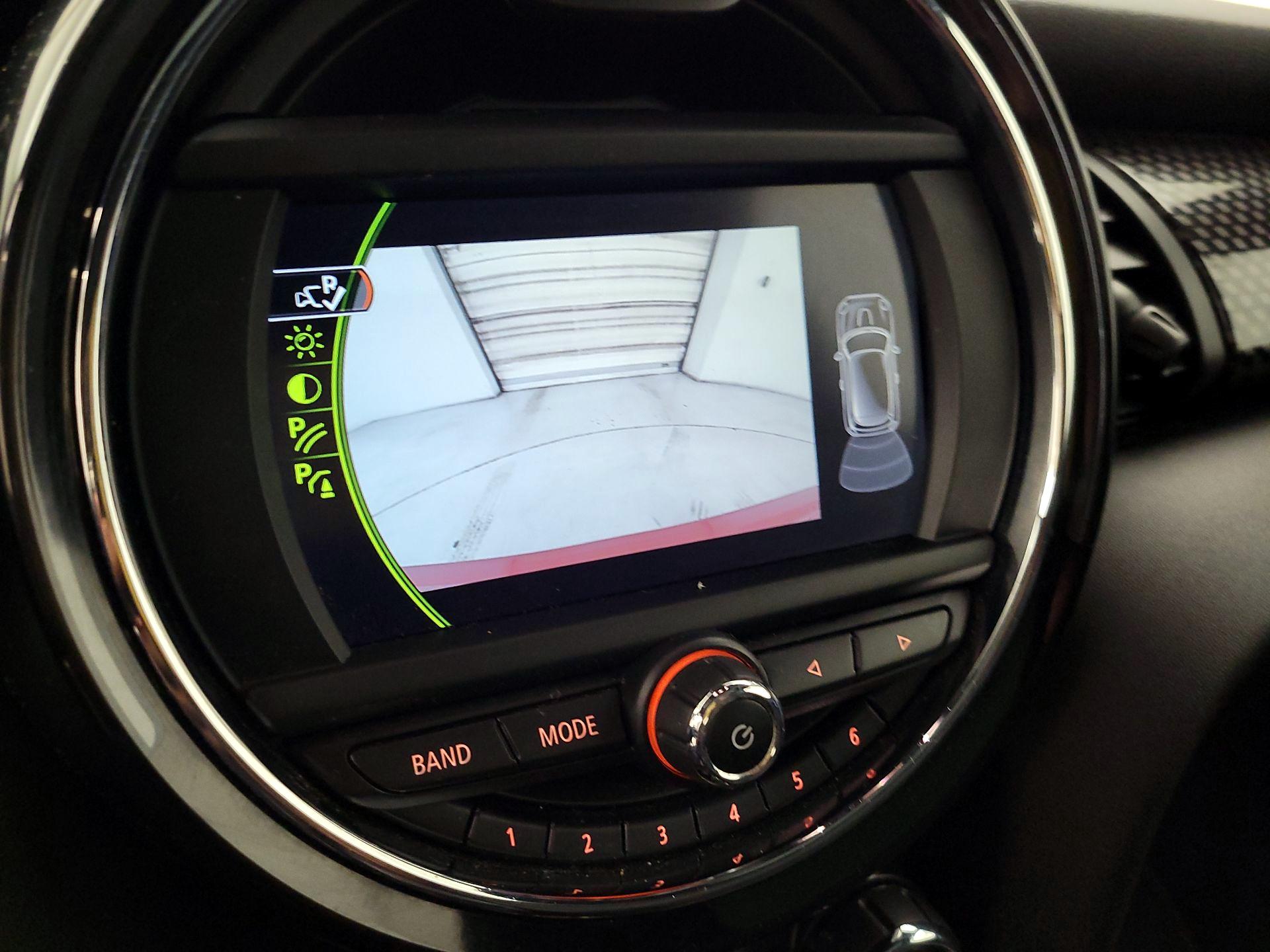 Thumbnail: 2016 MINI Cooper Hardtop - 14