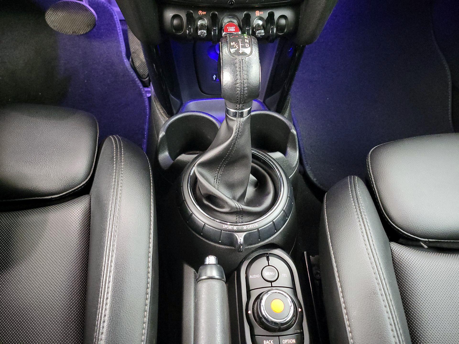 Thumbnail: 2016 MINI Cooper Hardtop - 17