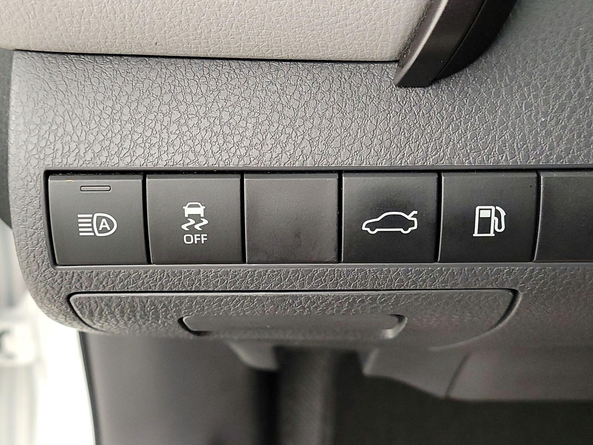 Thumbnail: 2018 Toyota Camry - 13