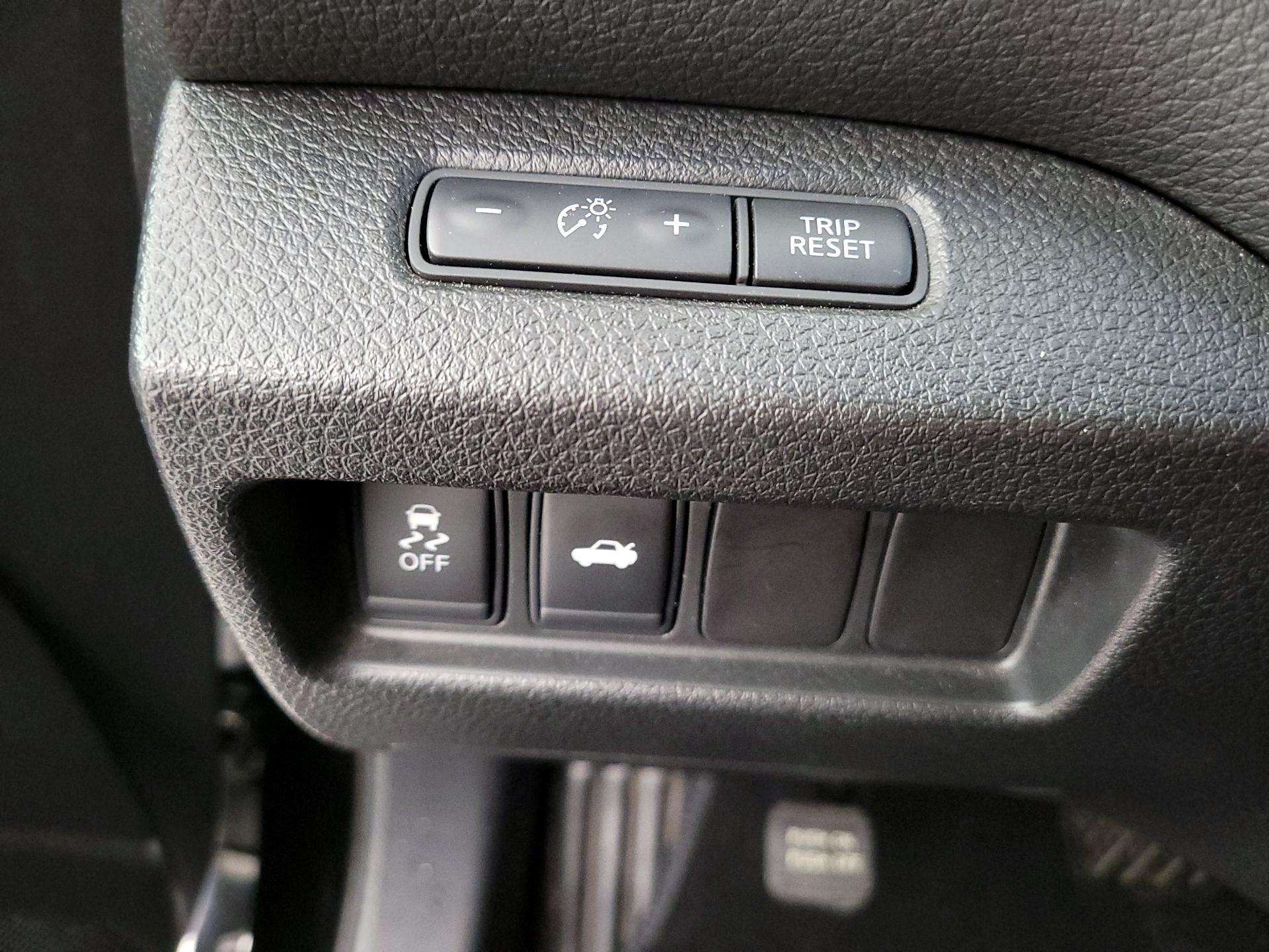 Thumbnail: 2014 Nissan Altima - 13