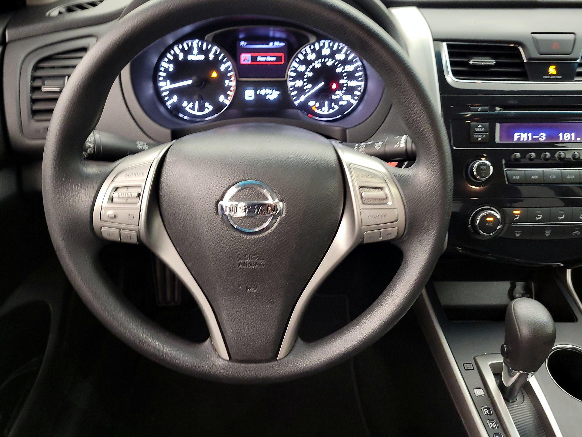 Thumbnail: 2015 Nissan Altima - 10