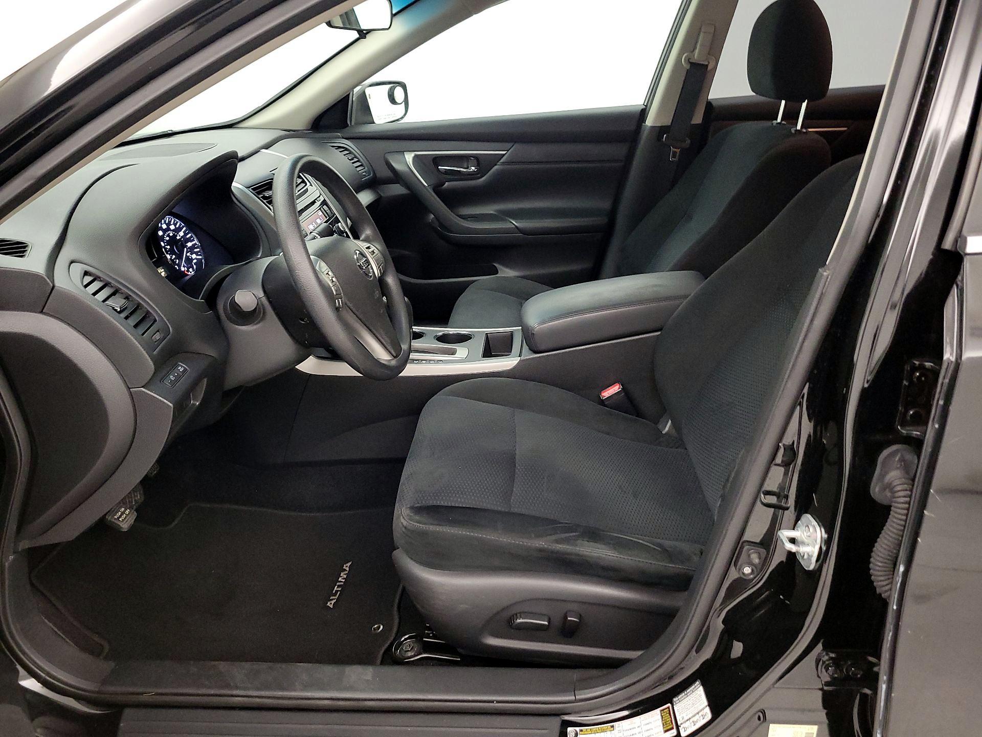 Thumbnail: 2015 Nissan Altima - 11