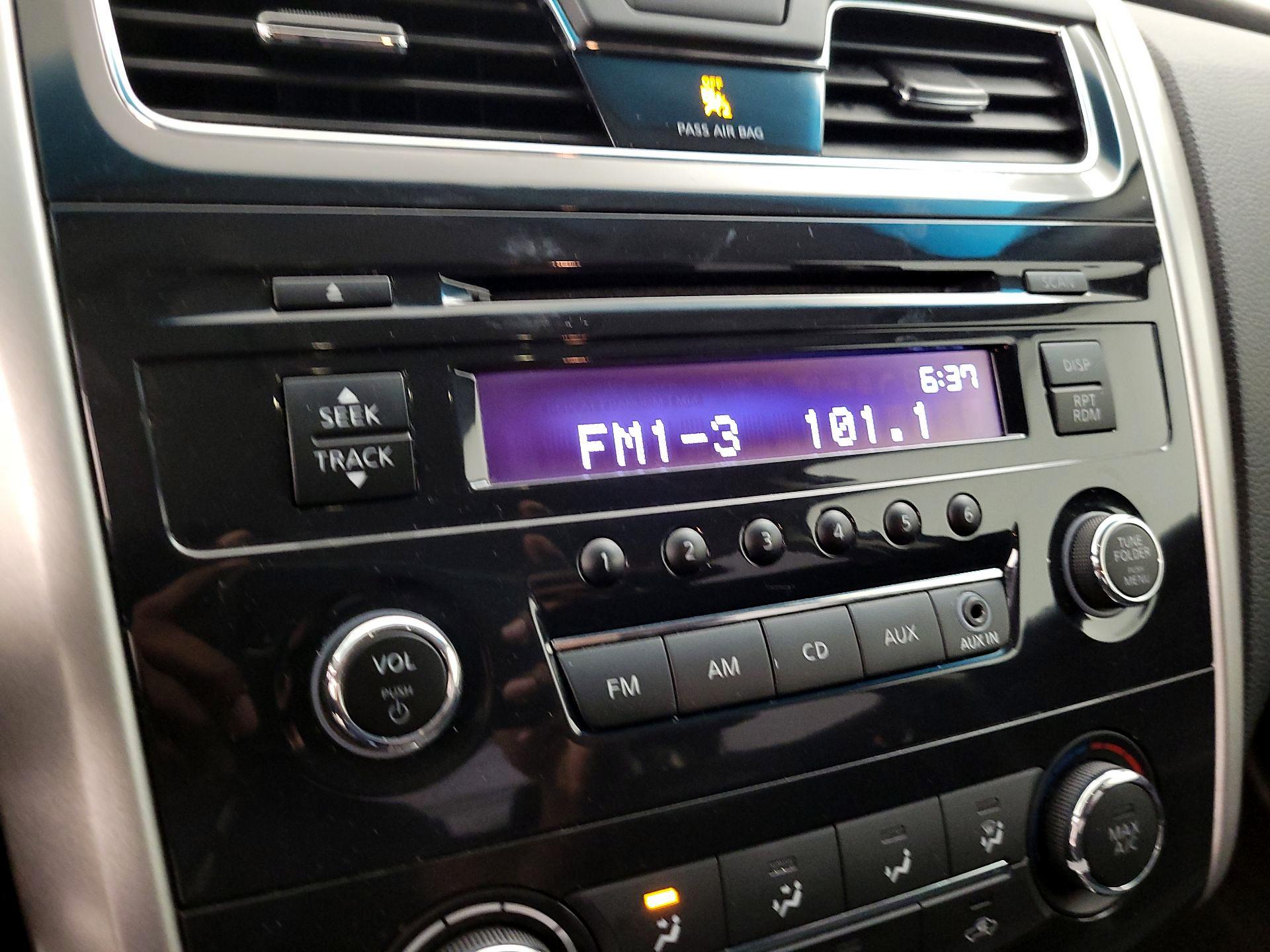 Thumbnail: 2015 Nissan Altima - 14