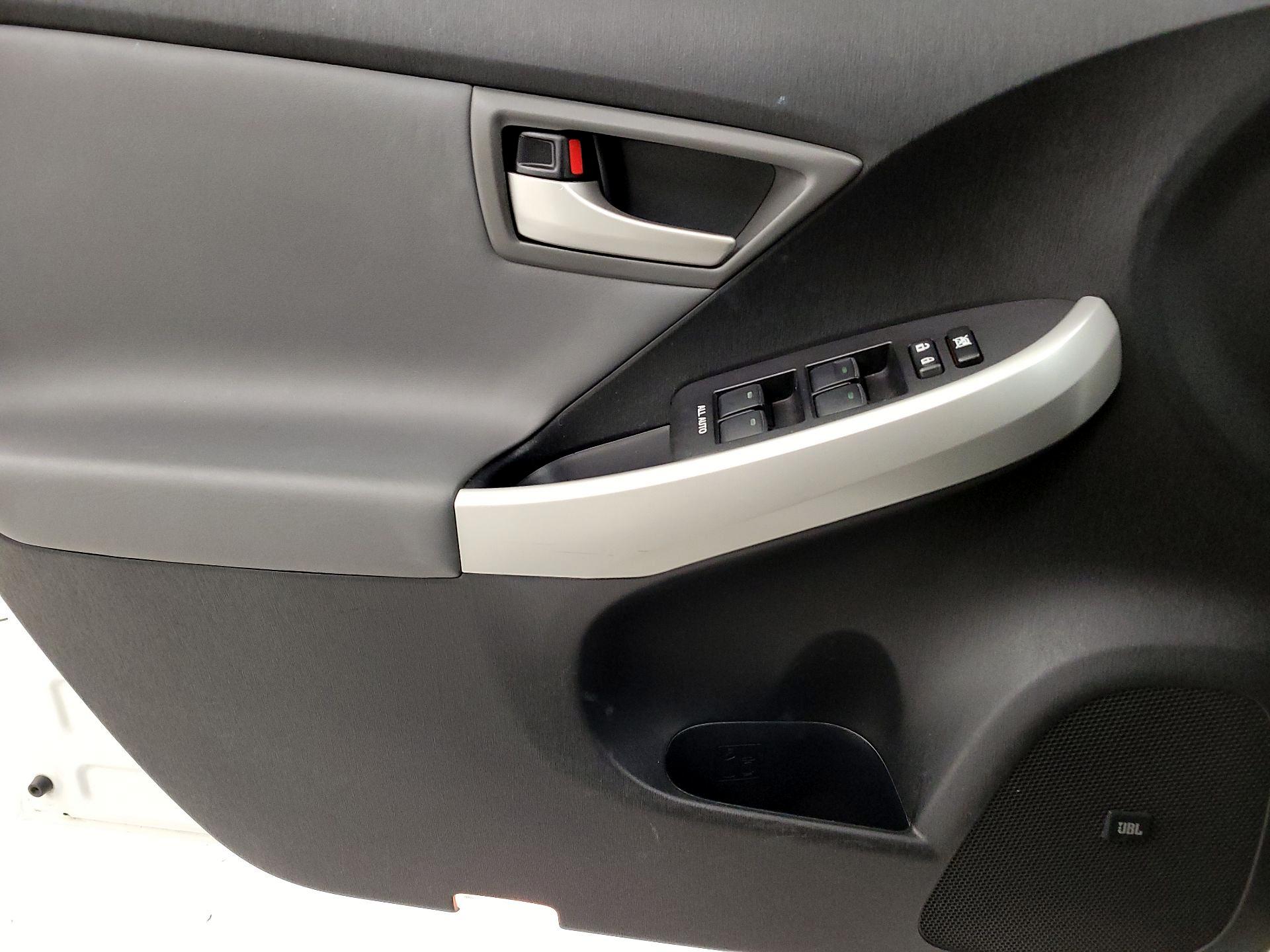 Thumbnail: 2015 Toyota Prius - 12