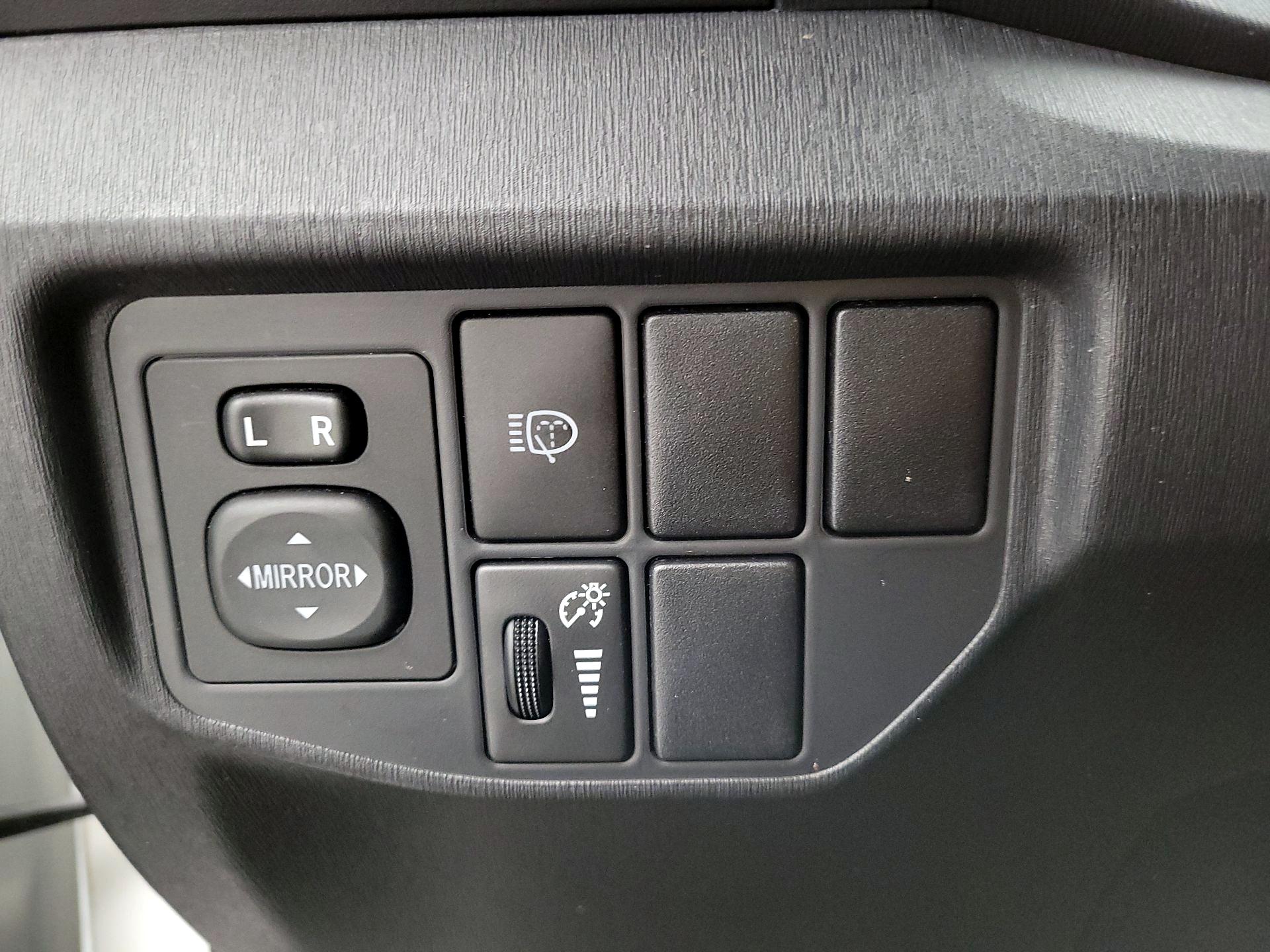 Thumbnail: 2015 Toyota Prius - 13