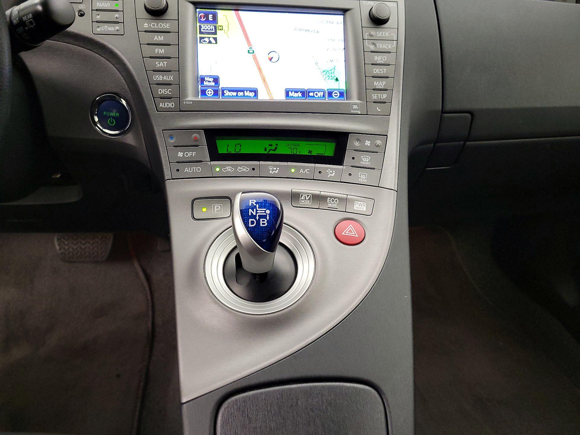 Thumbnail: 2015 Toyota Prius - 18