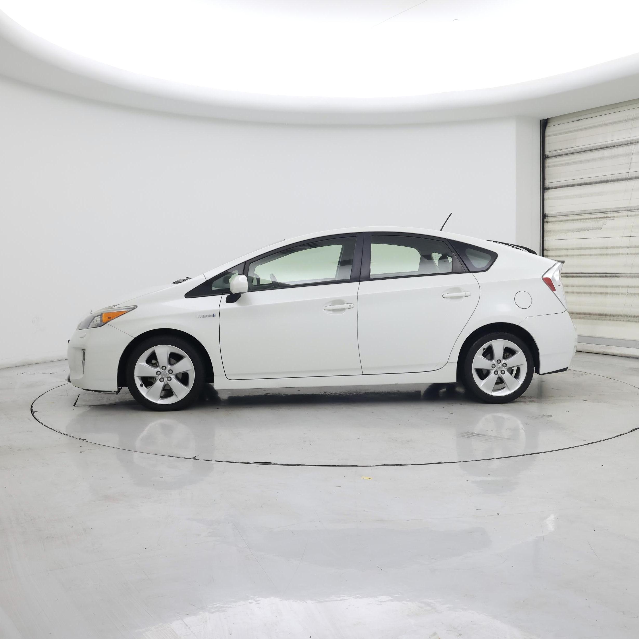 Thumbnail: 2015 Toyota Prius - 3