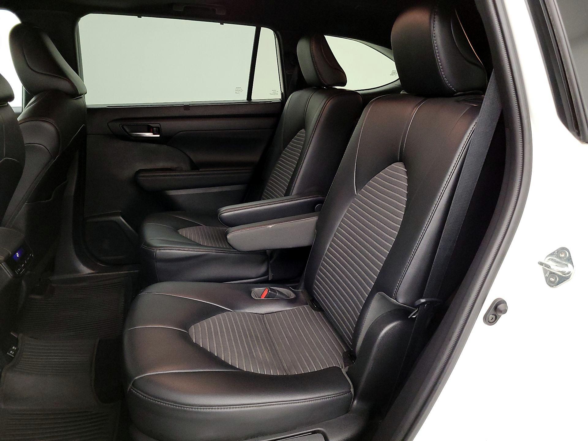 Thumbnail: 2021 Toyota Highlander - 20