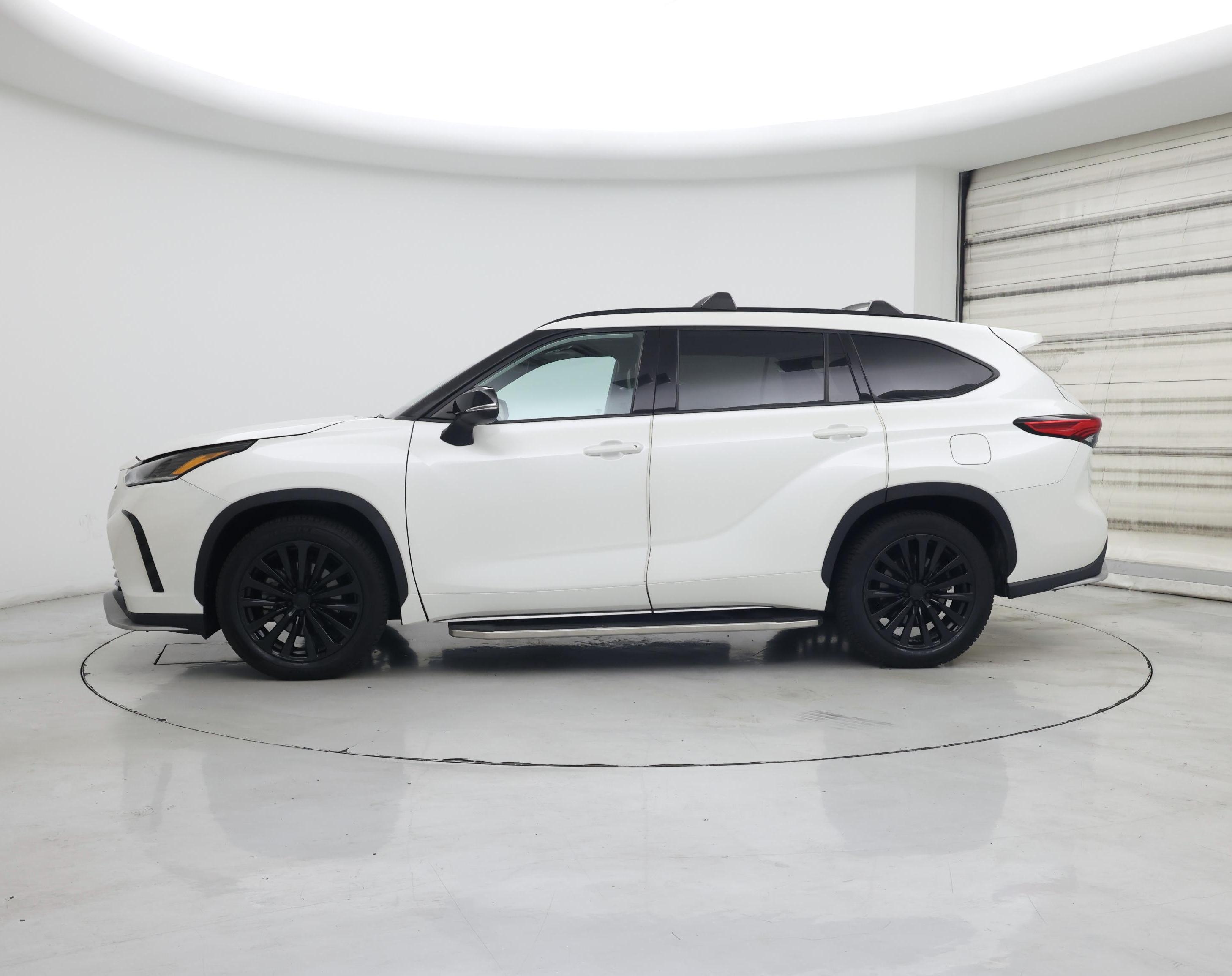 Thumbnail: 2021 Toyota Highlander - 3