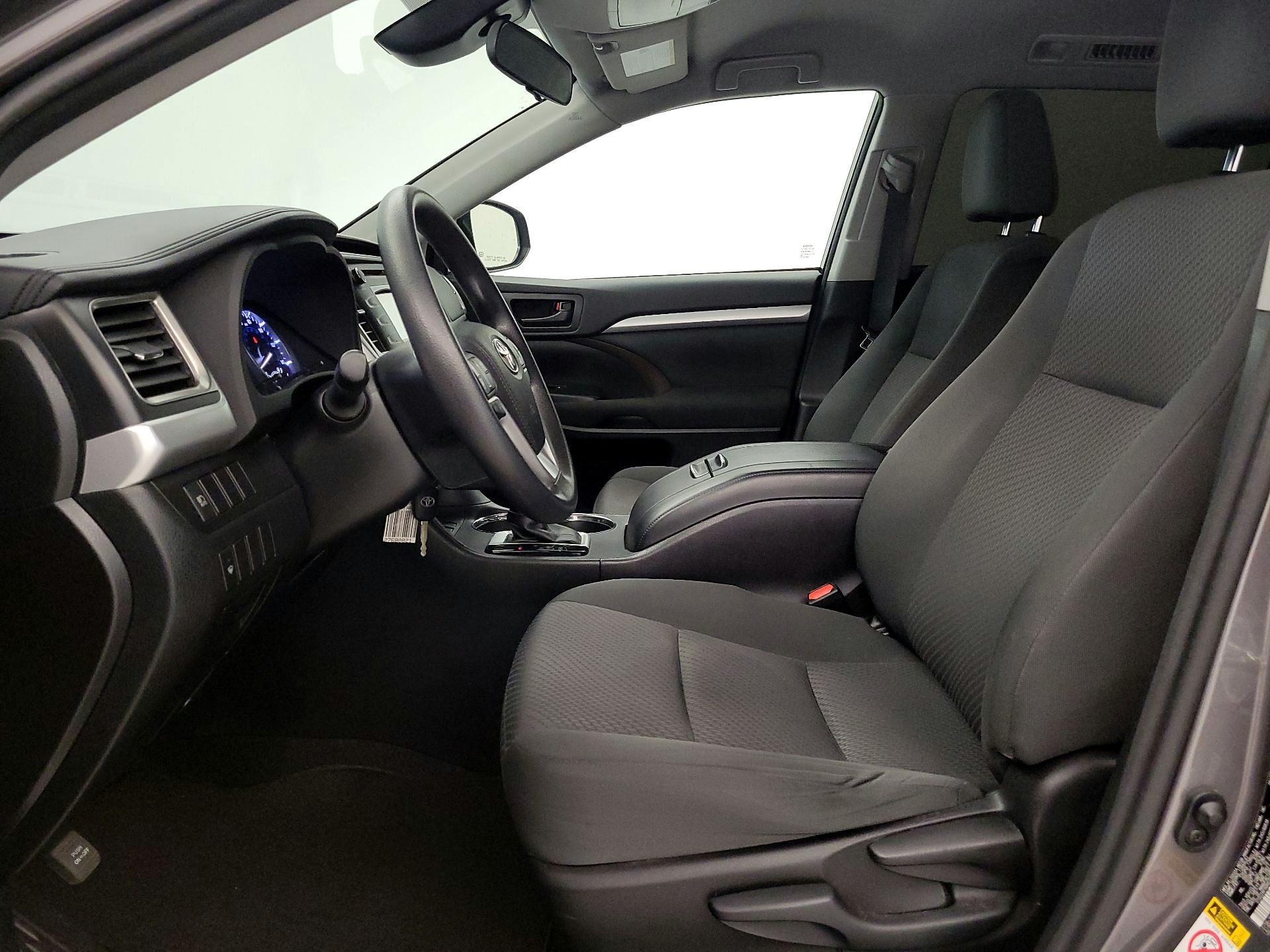 Thumbnail: 2017 Toyota Highlander - 11