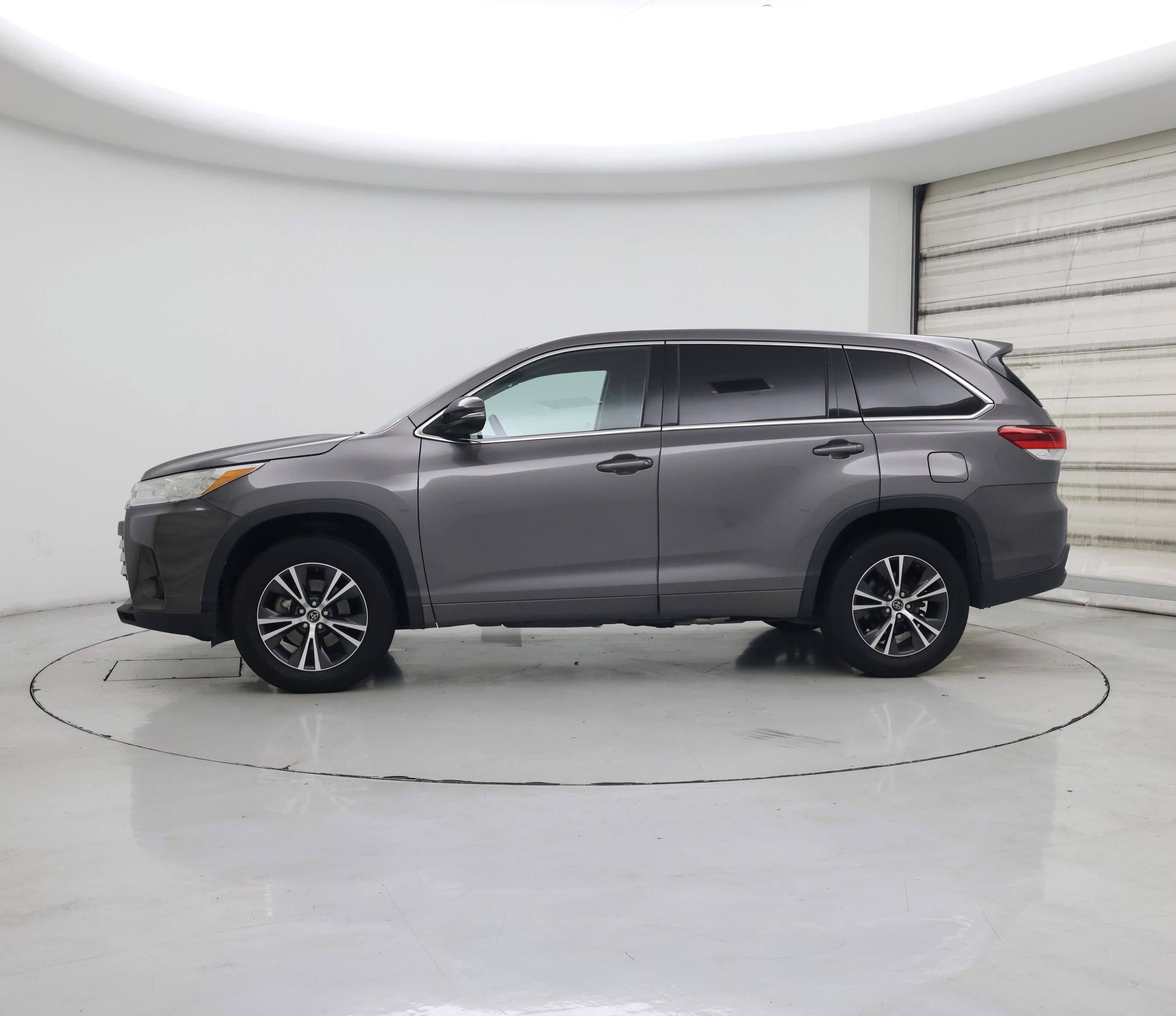 Thumbnail: 2017 Toyota Highlander - 3