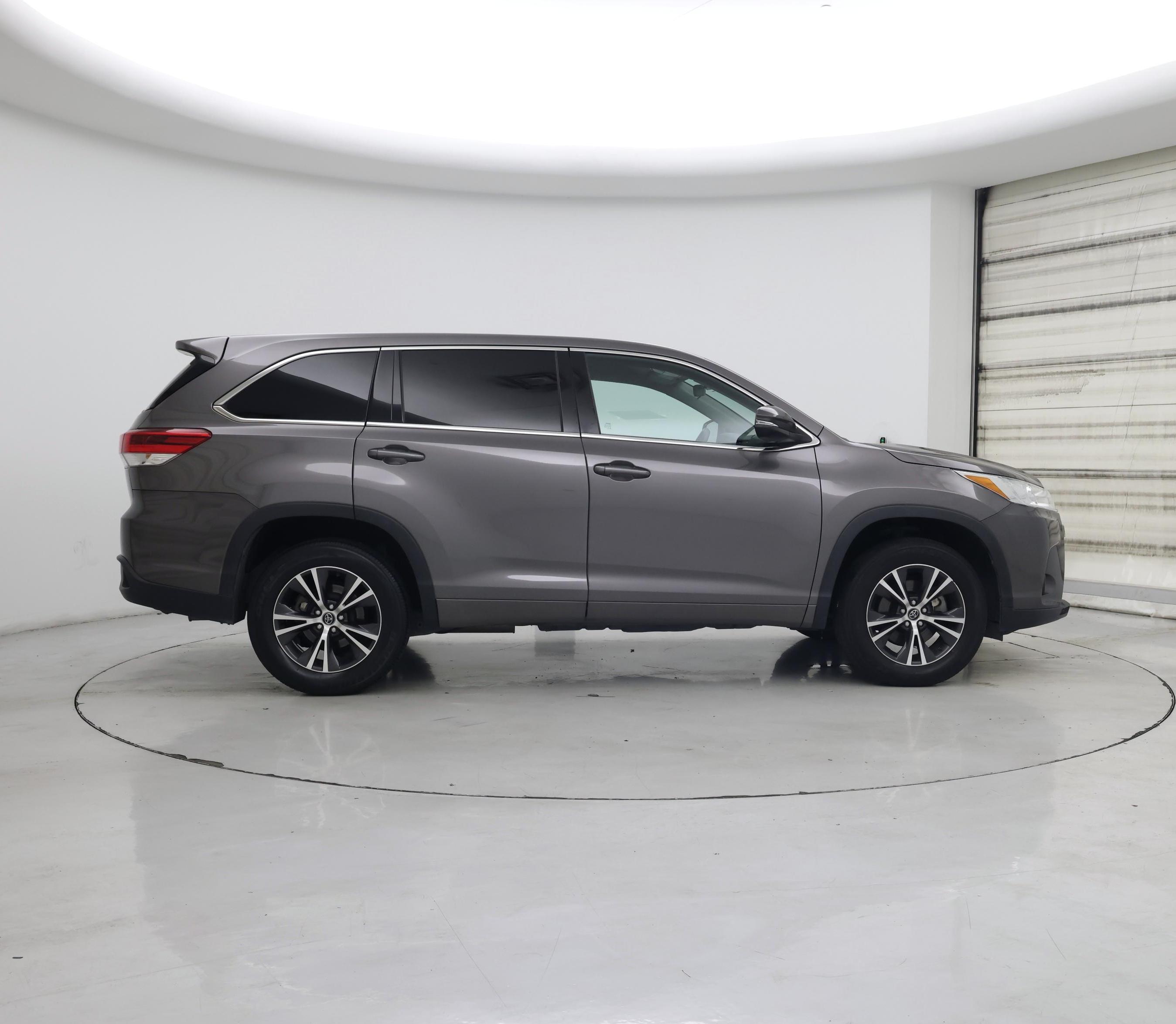 Thumbnail: 2017 Toyota Highlander - 7