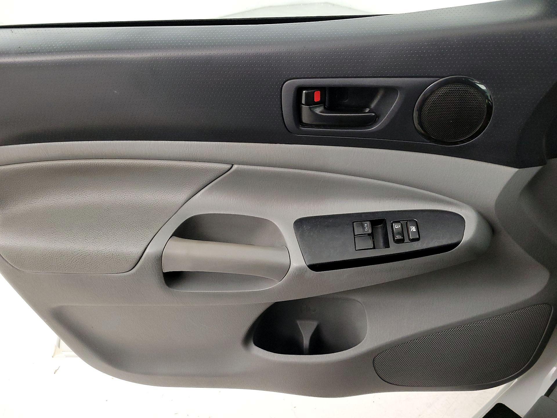 Thumbnail: 2014 Toyota Tacoma - 12