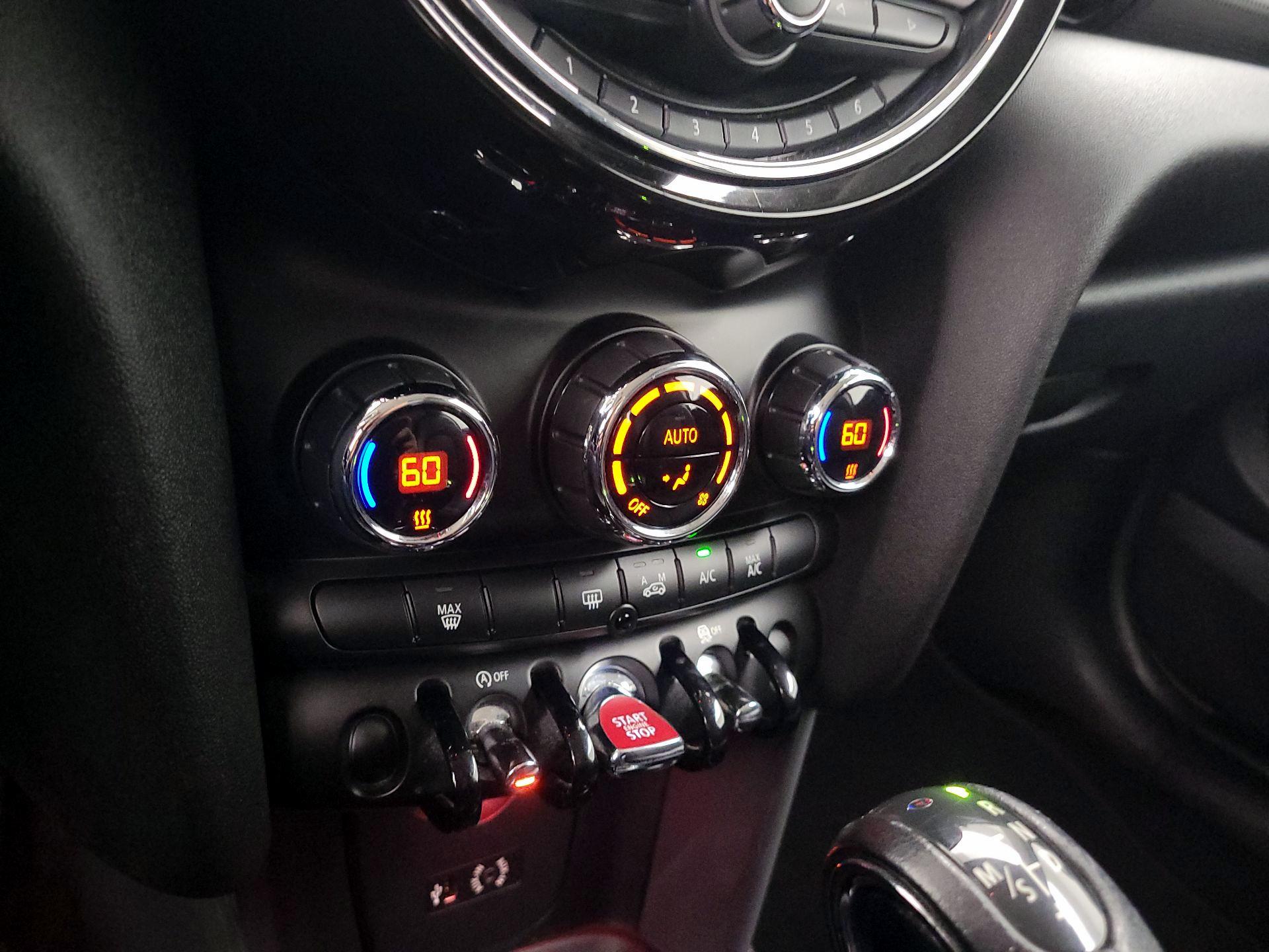 Thumbnail: 2015 MINI Cooper Hardtop - 14