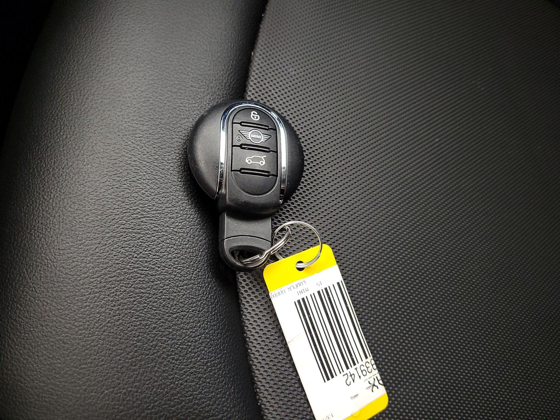 Thumbnail: 2015 MINI Cooper Hardtop - 20