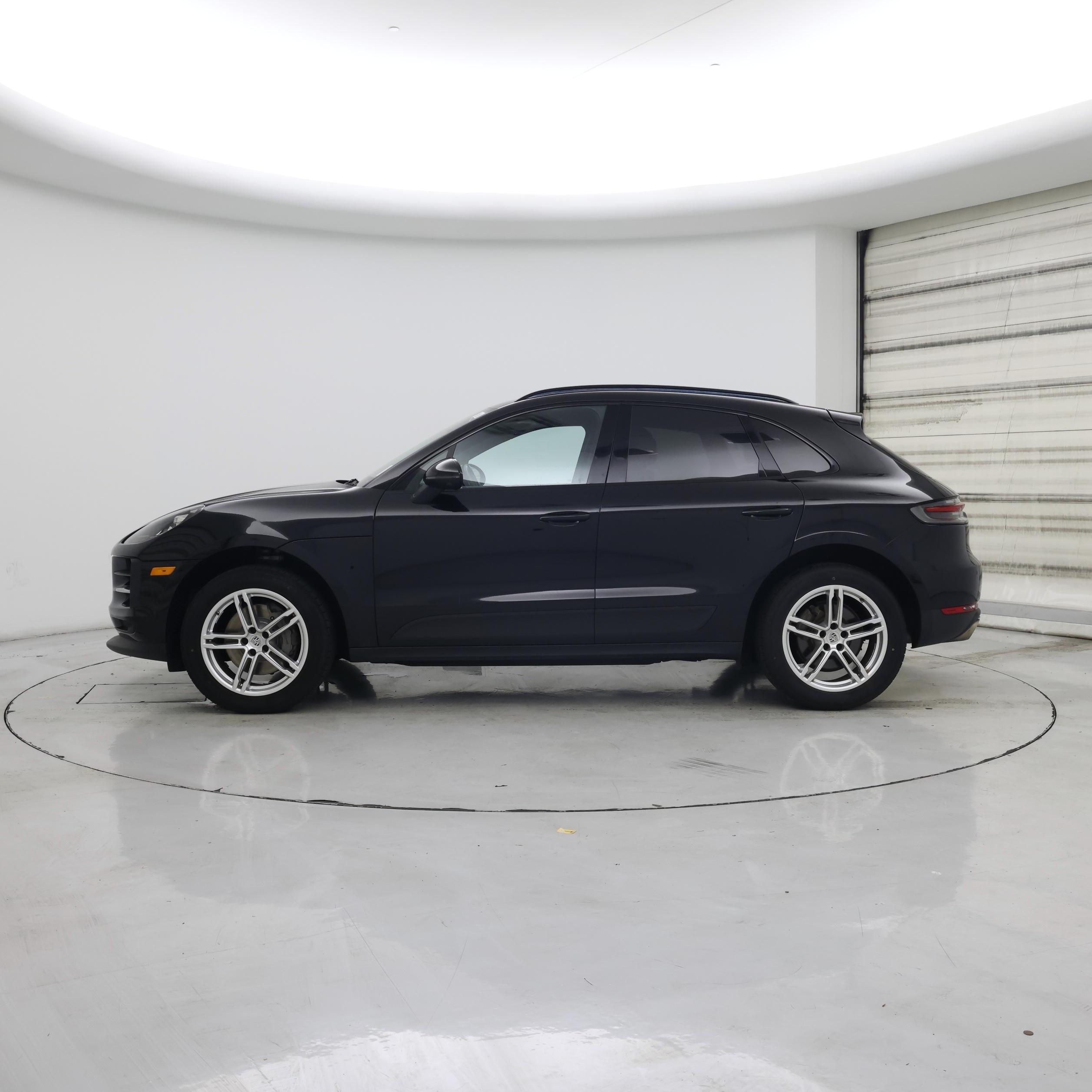 Thumbnail: 2021 Porsche Macan - 3