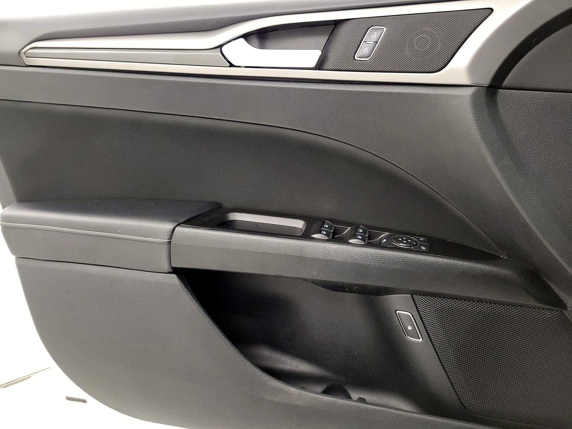 Thumbnail: 2017 Ford Fusion - 12