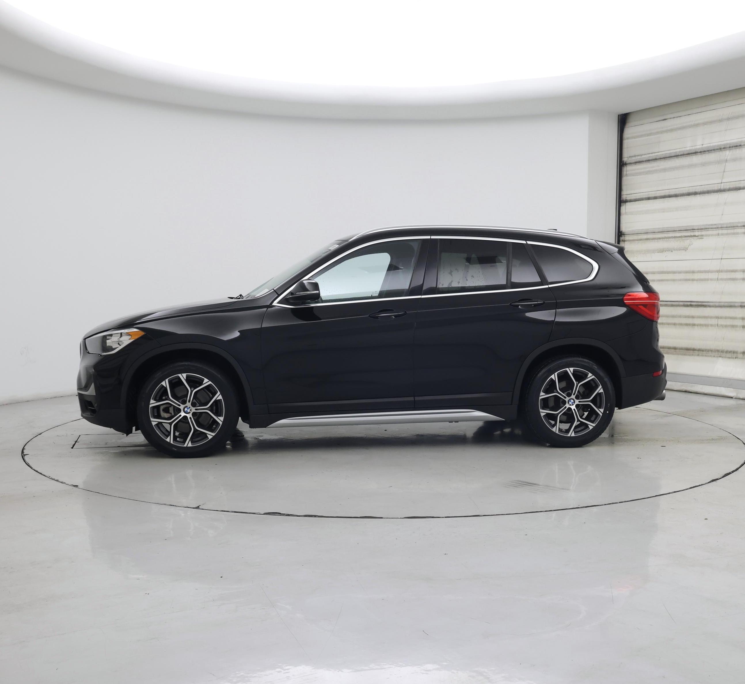 Thumbnail: 2021 BMW X1 - 3