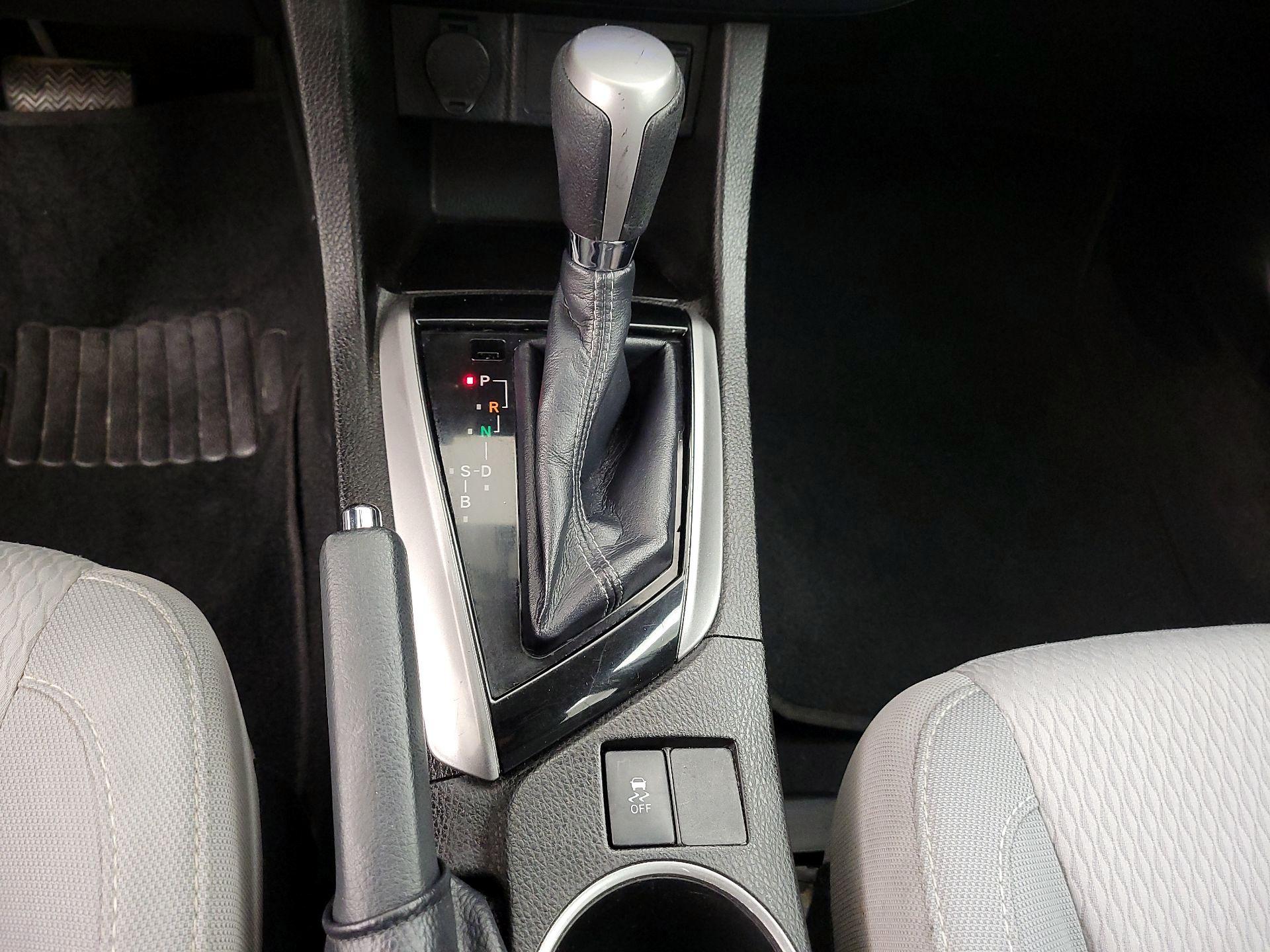 Thumbnail: 2015 Toyota Corolla - 17