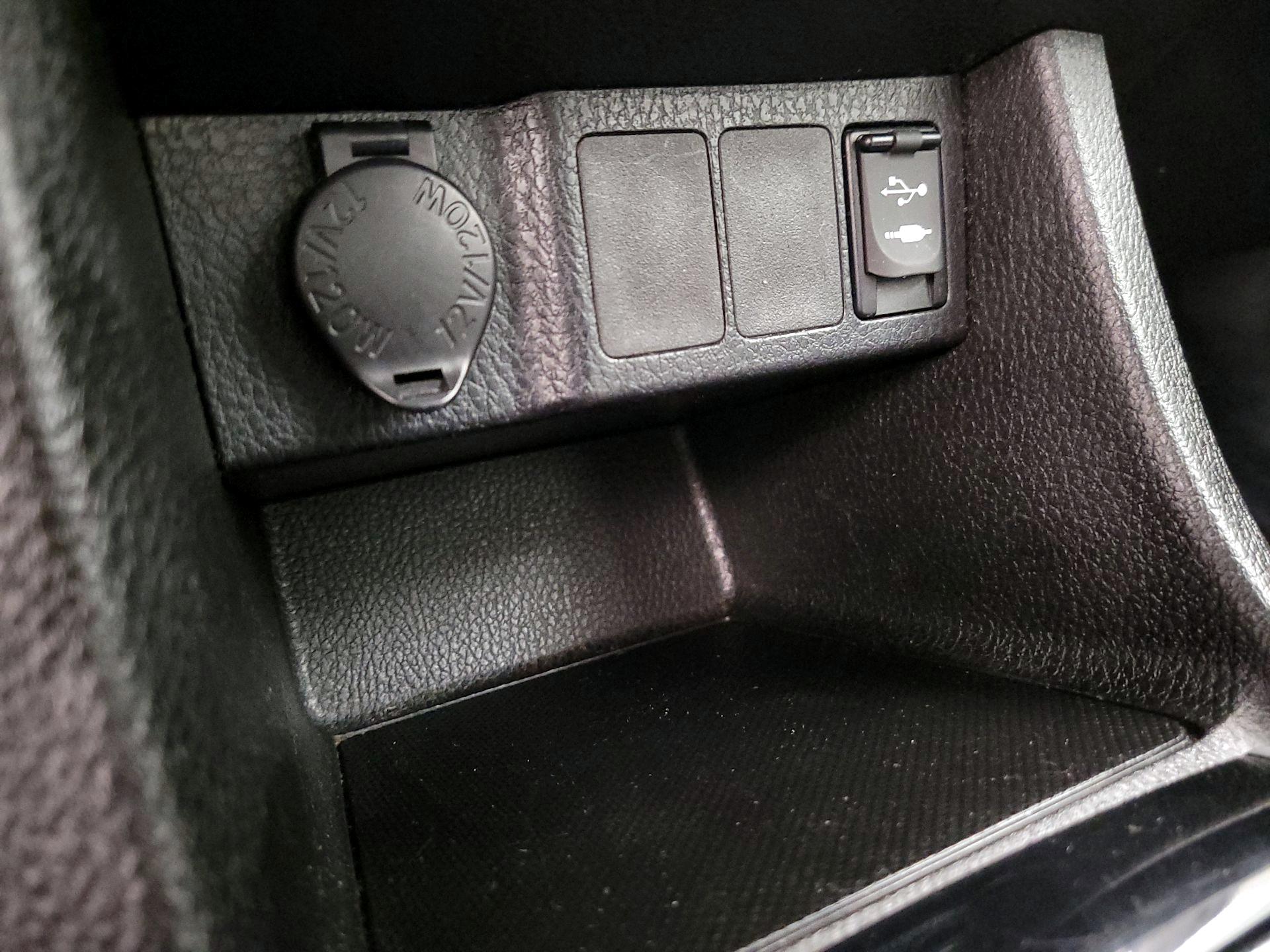 Thumbnail: 2015 Toyota Corolla - 18