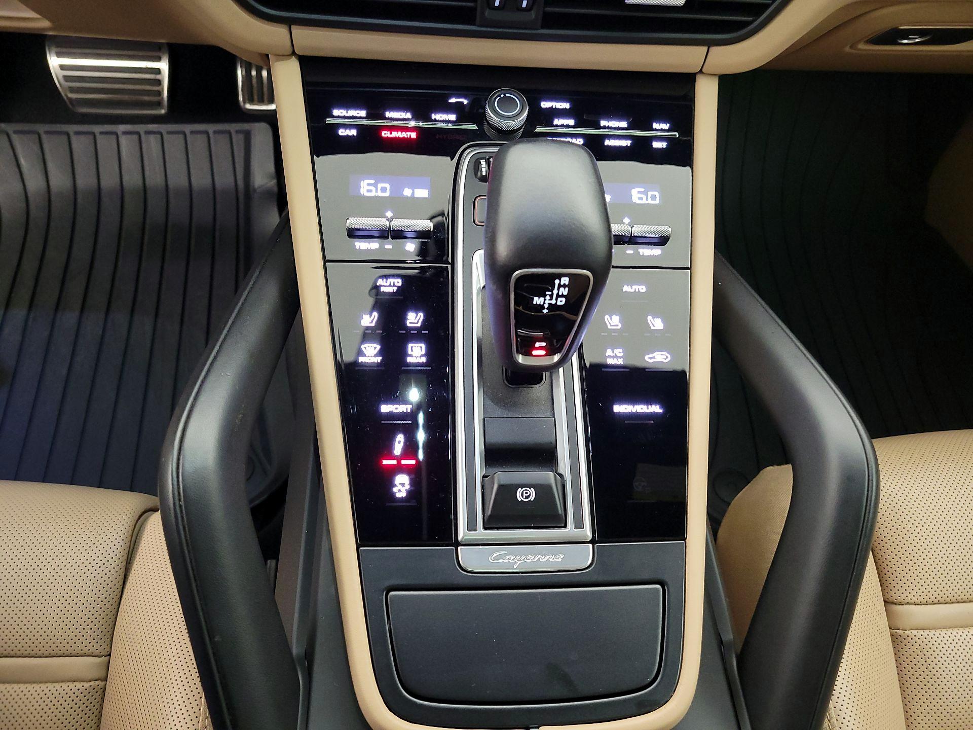 Thumbnail: 2021 Porsche Cayenne - 18