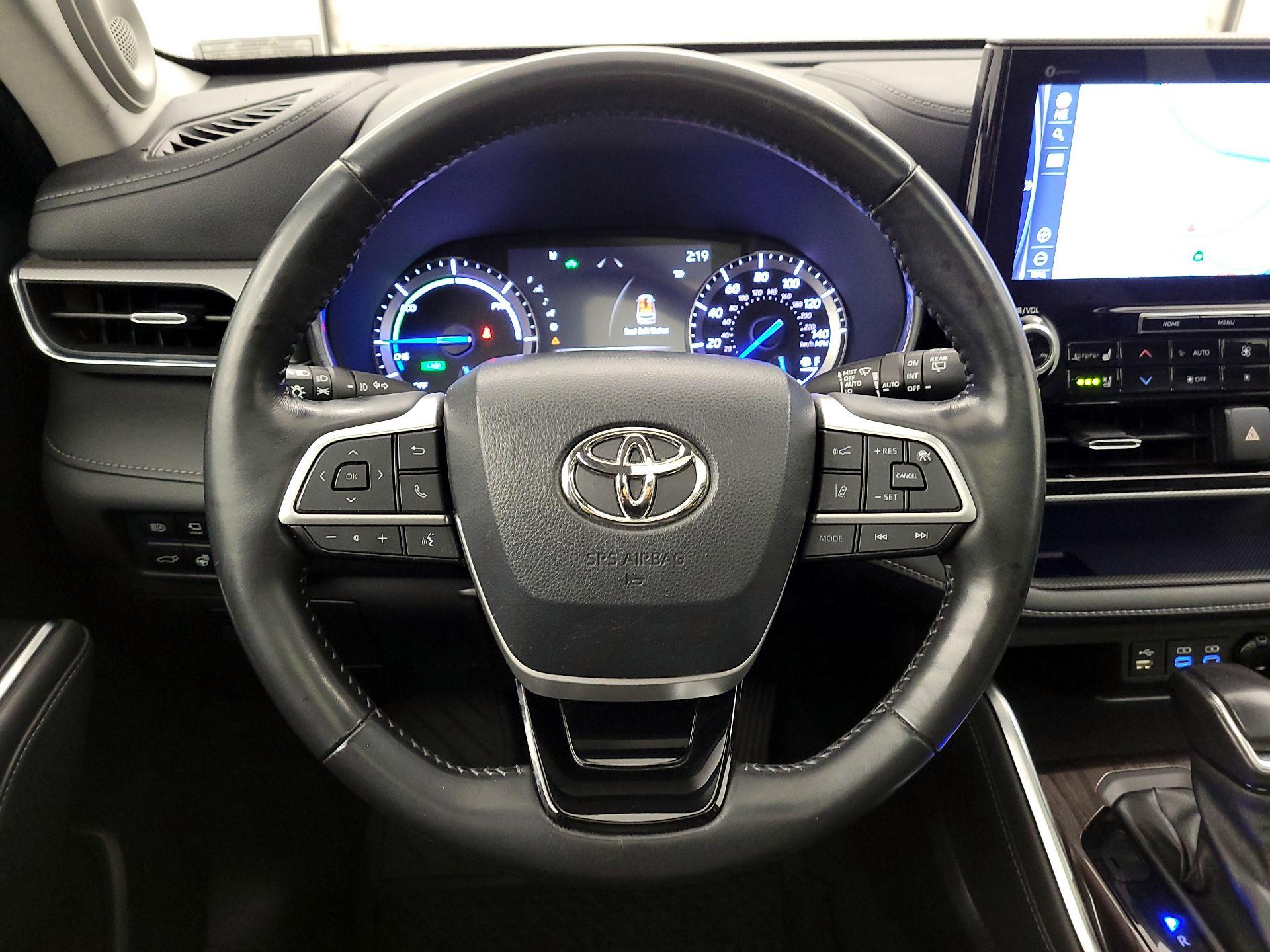 Thumbnail: 2022 Toyota Highlander - 10