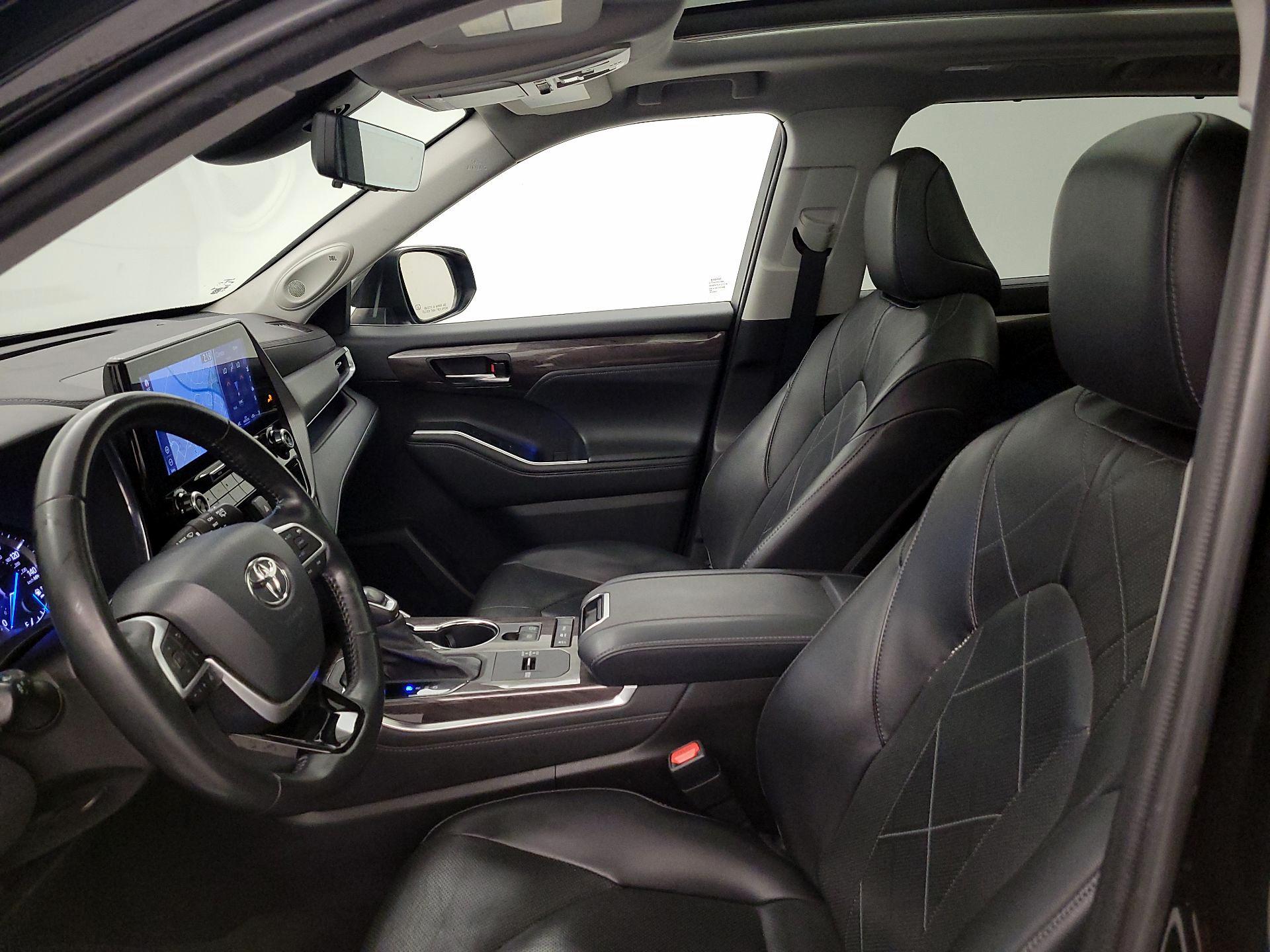 Thumbnail: 2022 Toyota Highlander - 11