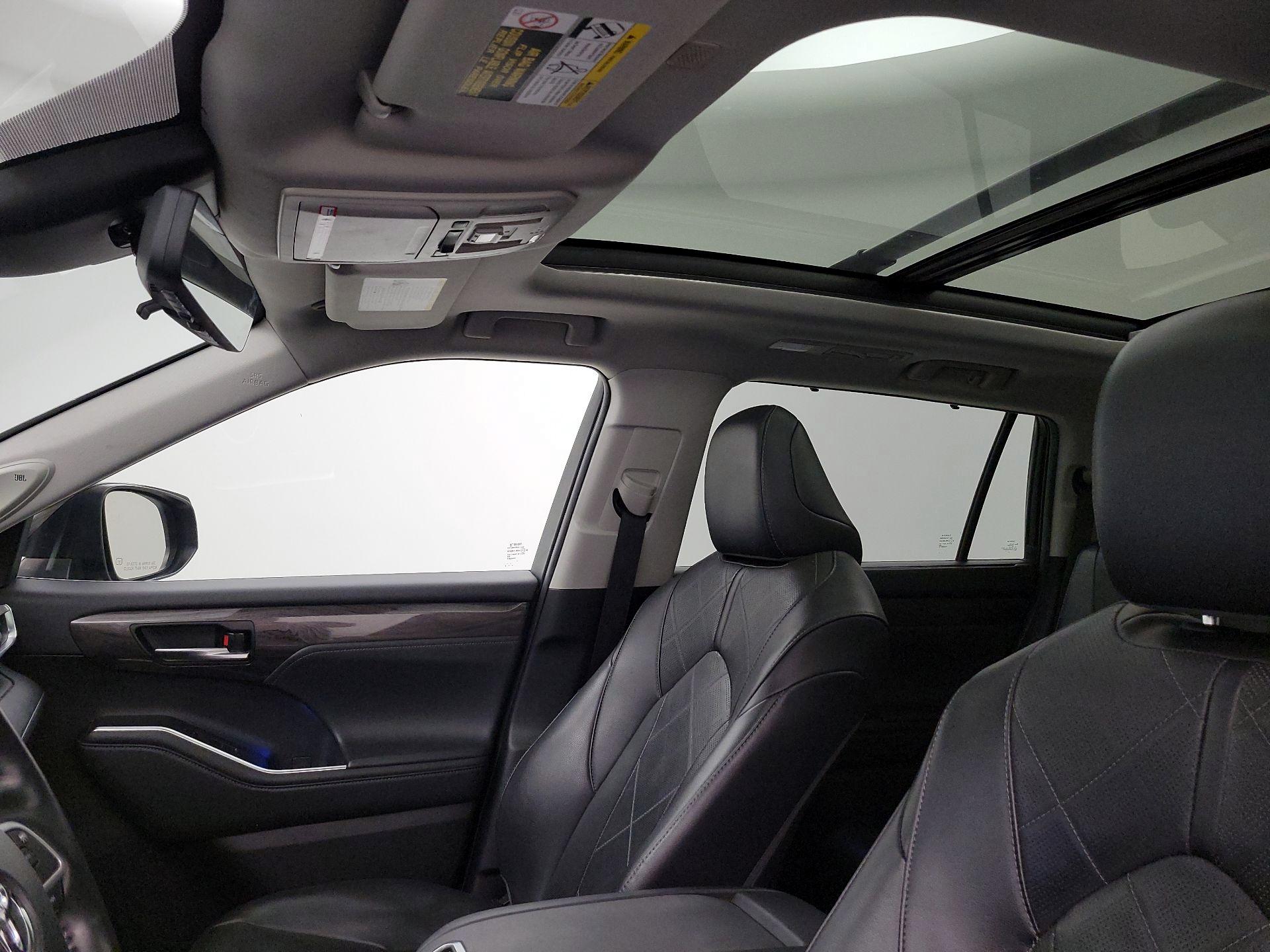 Thumbnail: 2022 Toyota Highlander - 20