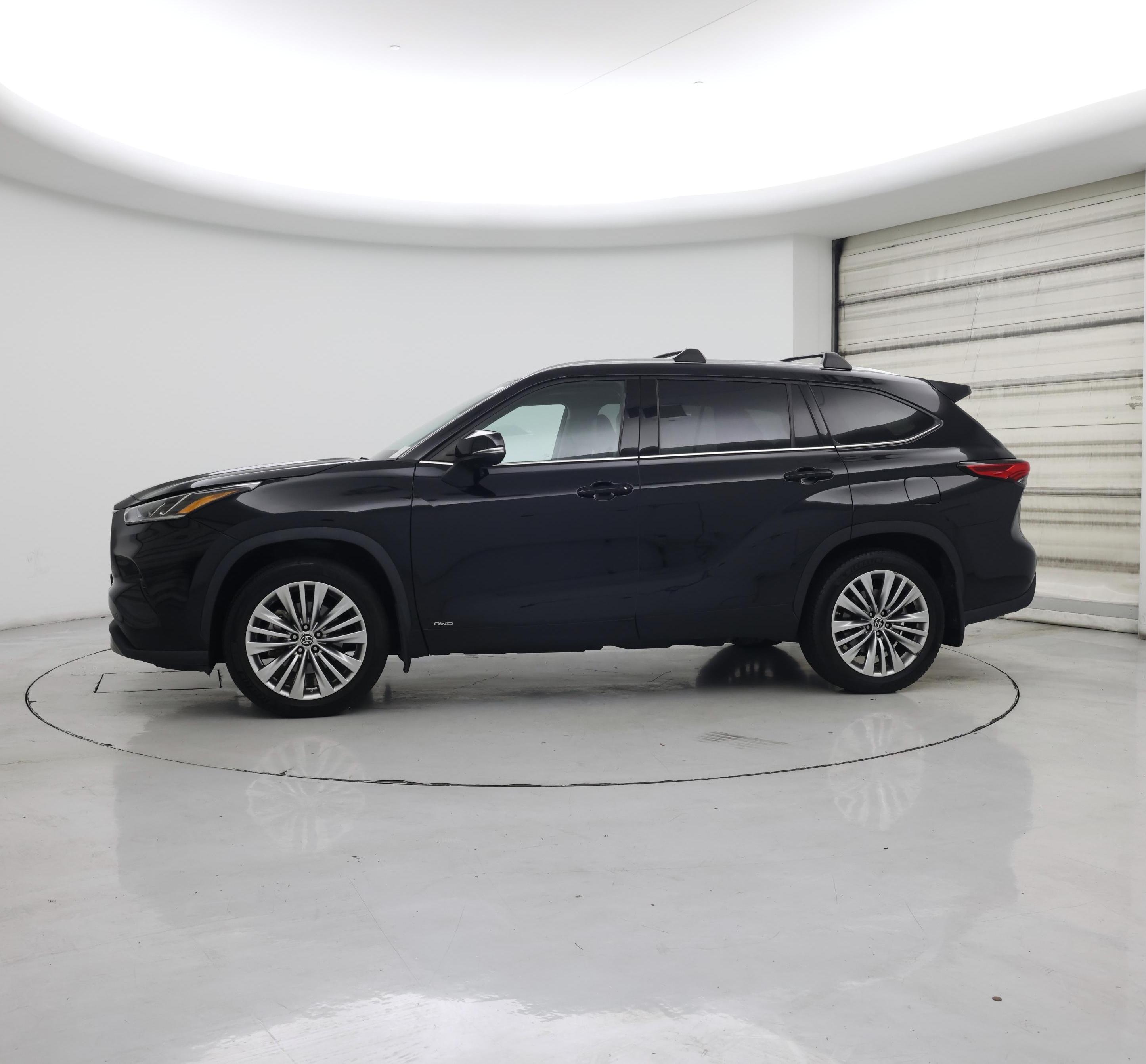 Thumbnail: 2022 Toyota Highlander - 3