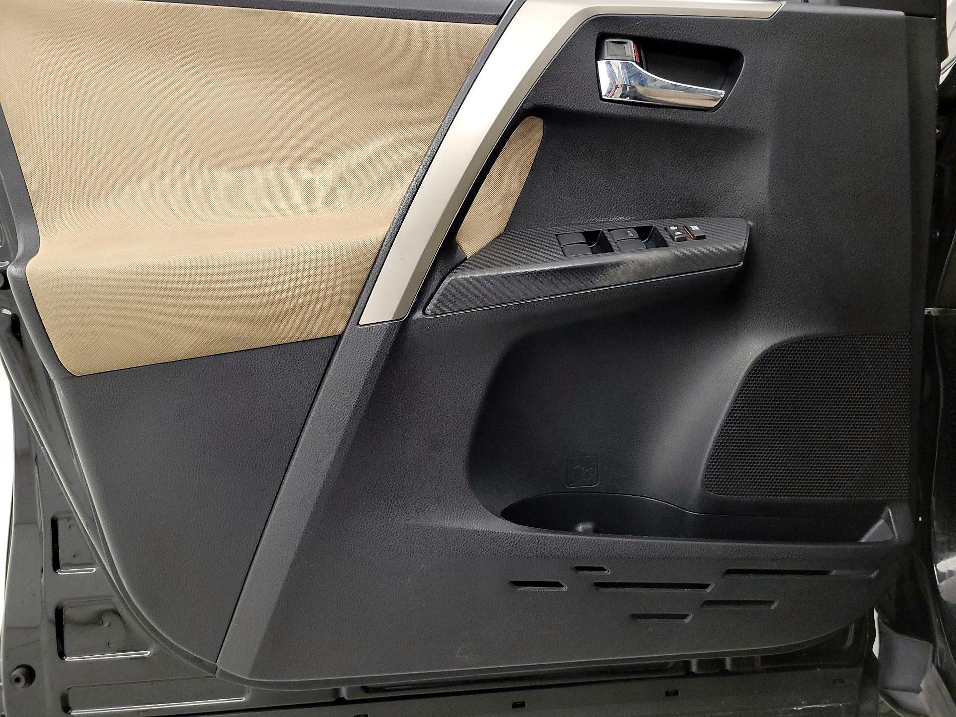 Thumbnail: 2015 Toyota RAV4 - 12