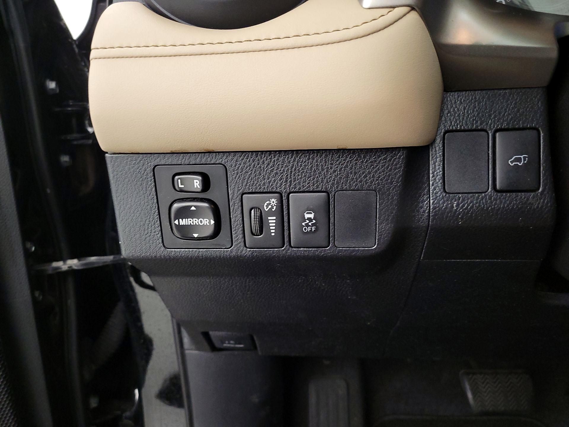 Thumbnail: 2015 Toyota RAV4 - 13