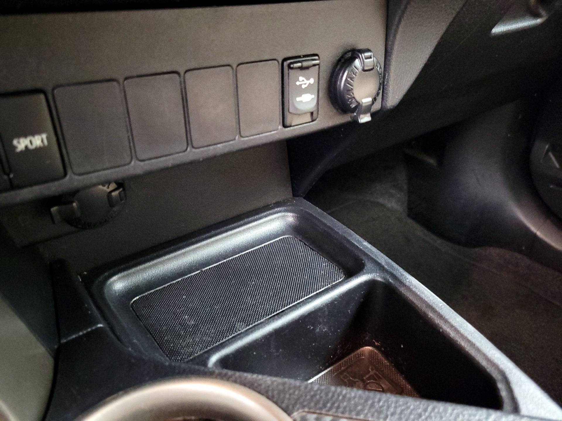 Thumbnail: 2015 Toyota RAV4 - 18