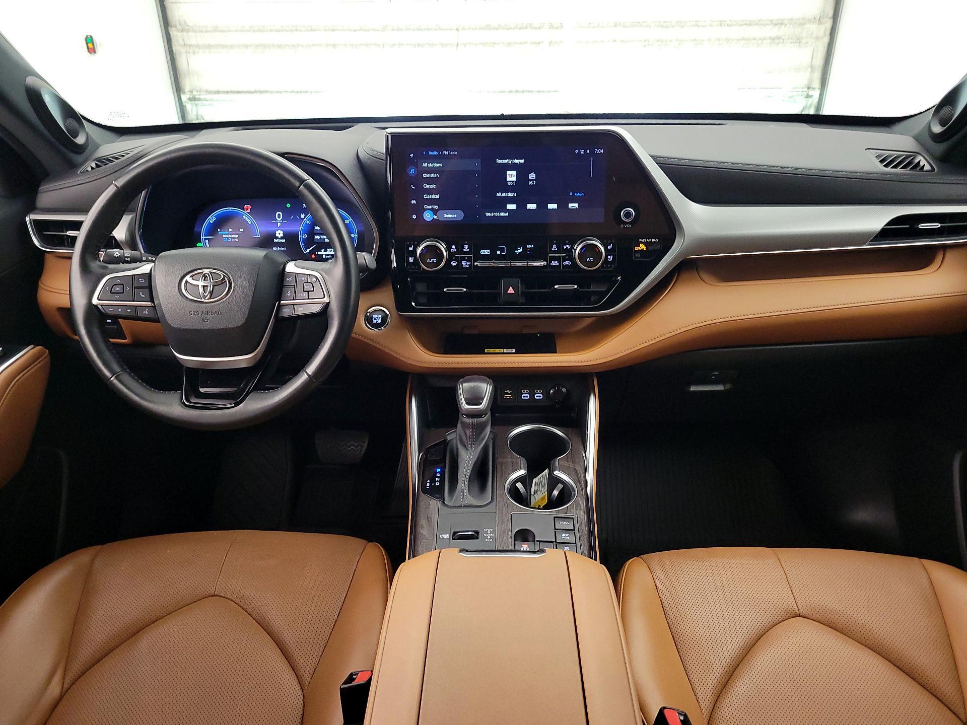 Thumbnail: 2023 Toyota Highlander - 9