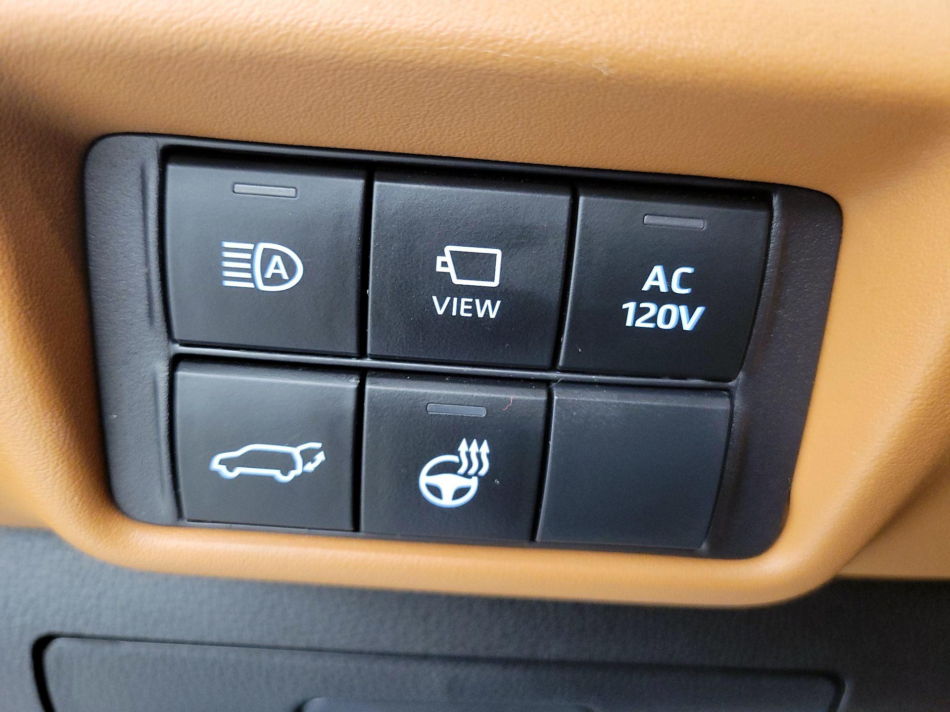 Thumbnail: 2023 Toyota Highlander - 13