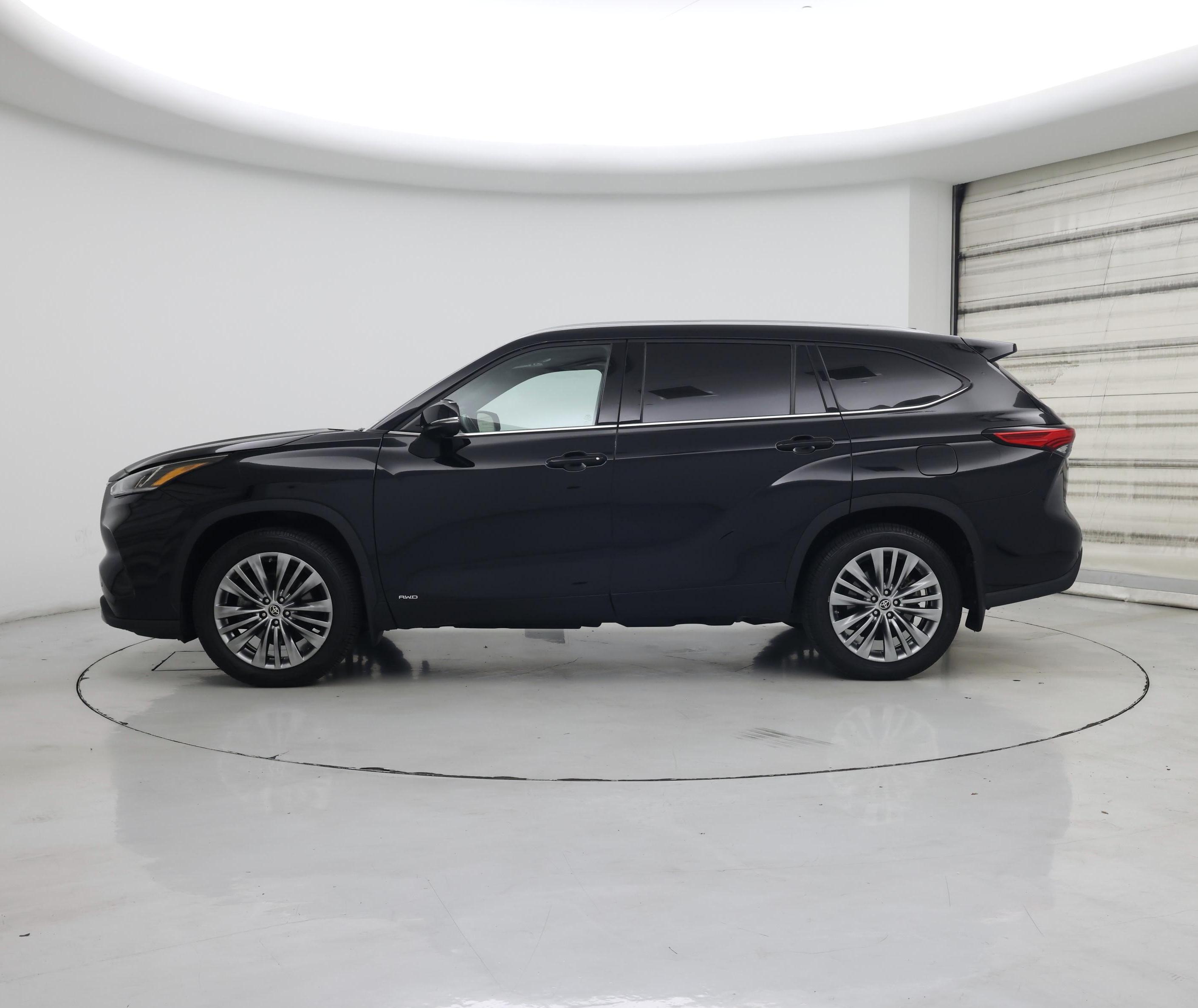 Thumbnail: 2023 Toyota Highlander - 3