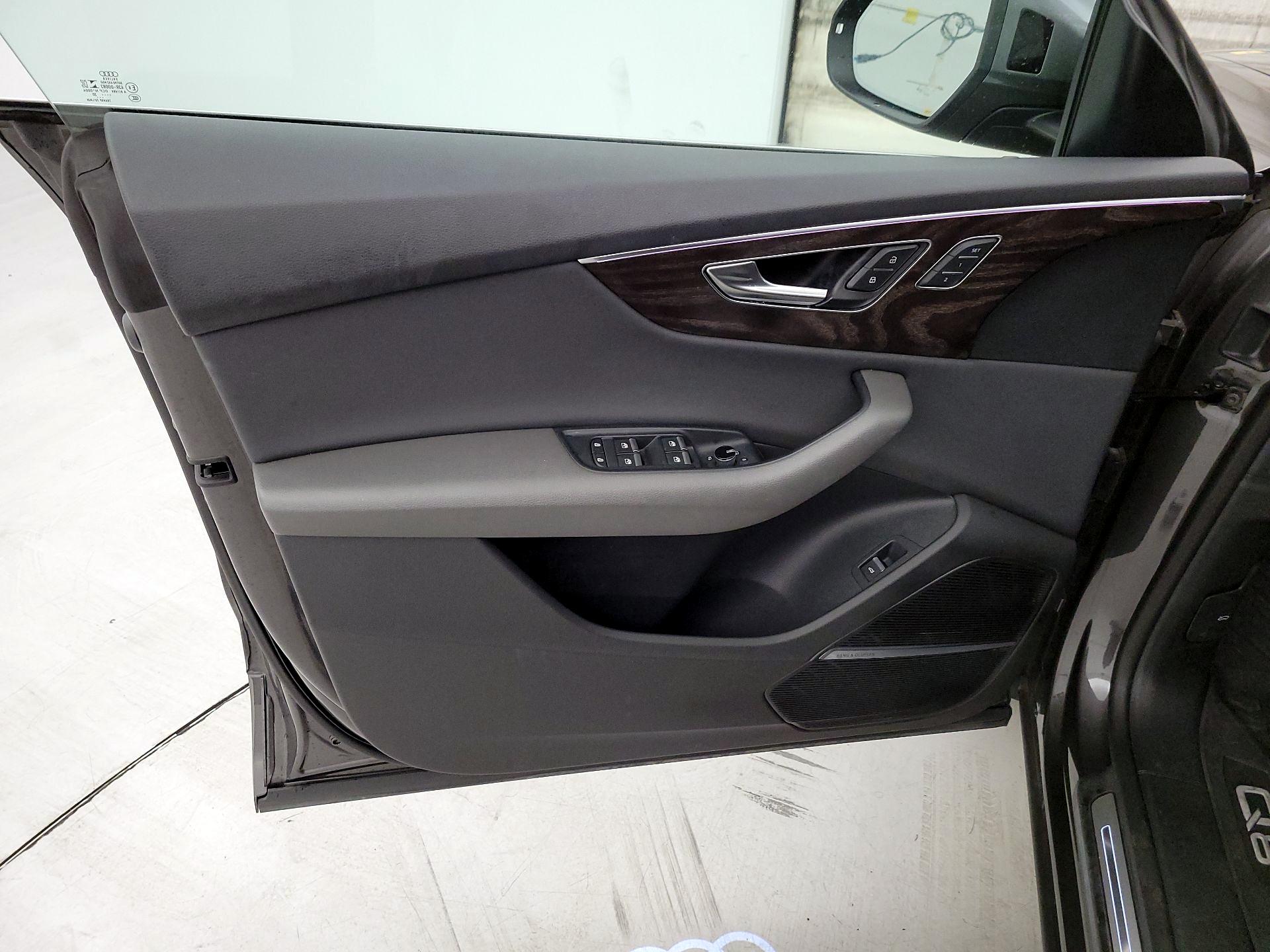 Thumbnail: 2021 Audi Q8 - 12