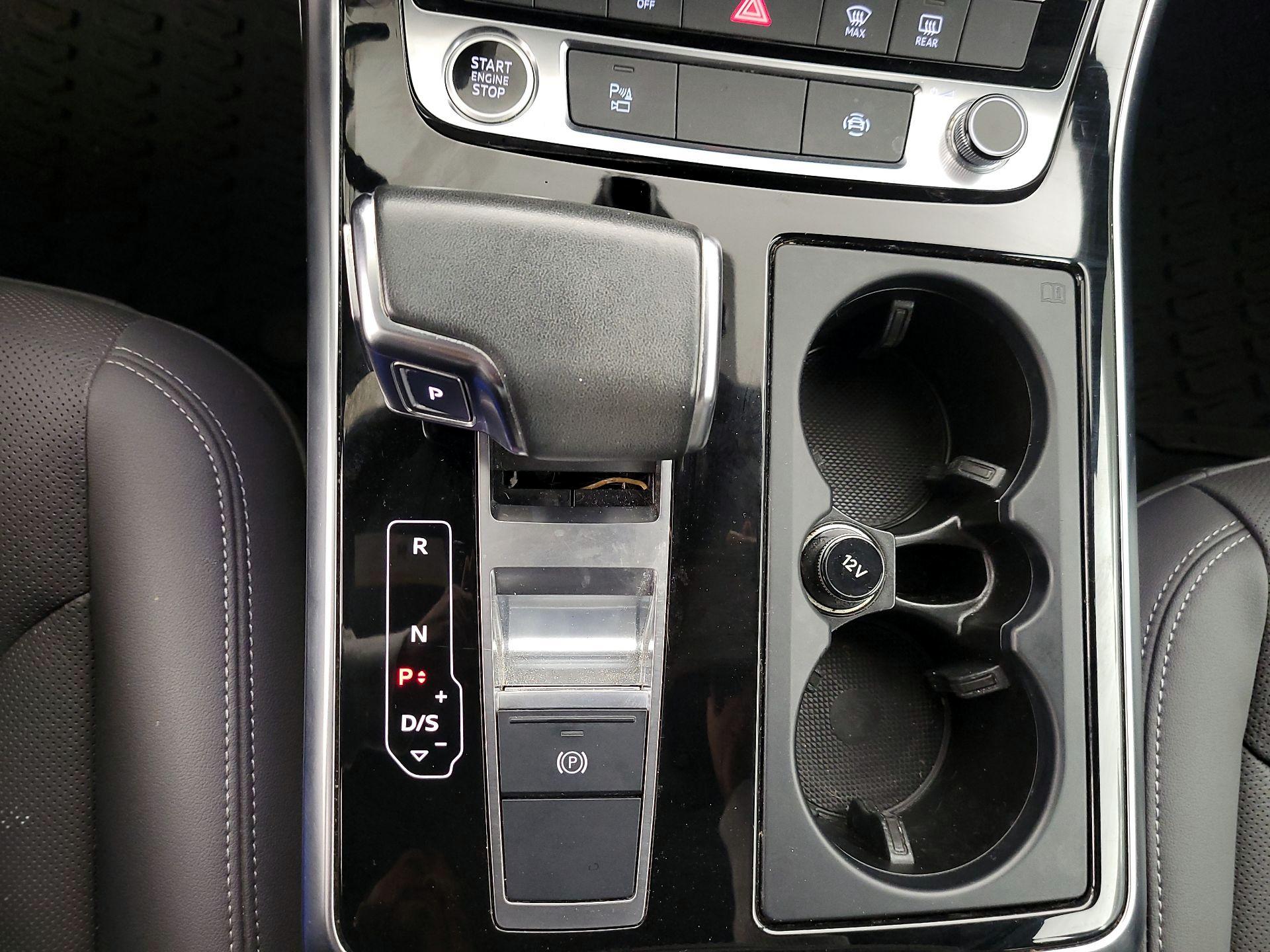 Thumbnail: 2021 Audi Q8 - 16